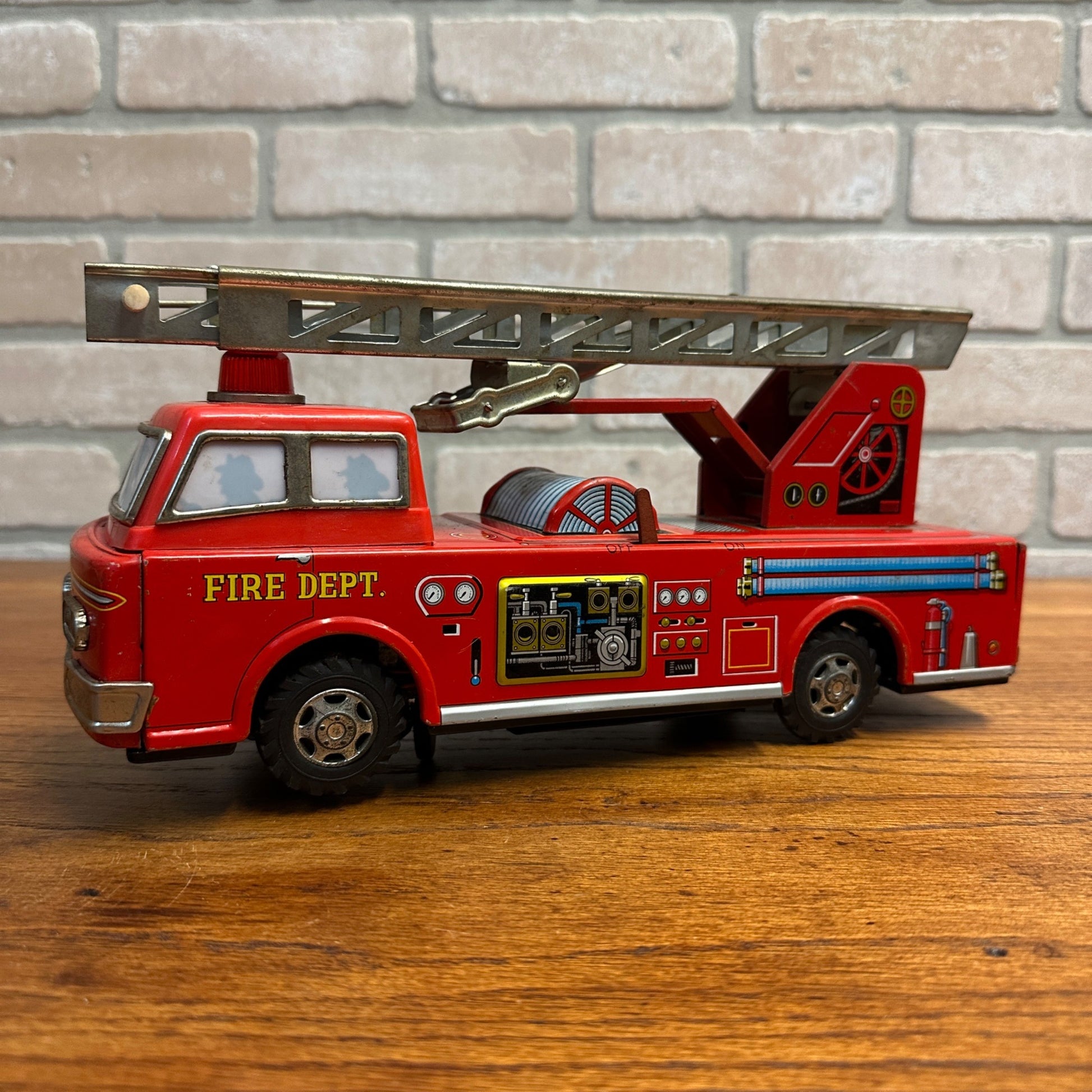 Vintage 1960s Japan Tin Litho Fire Ladder Truck Battery Operated Yonezawa - Works