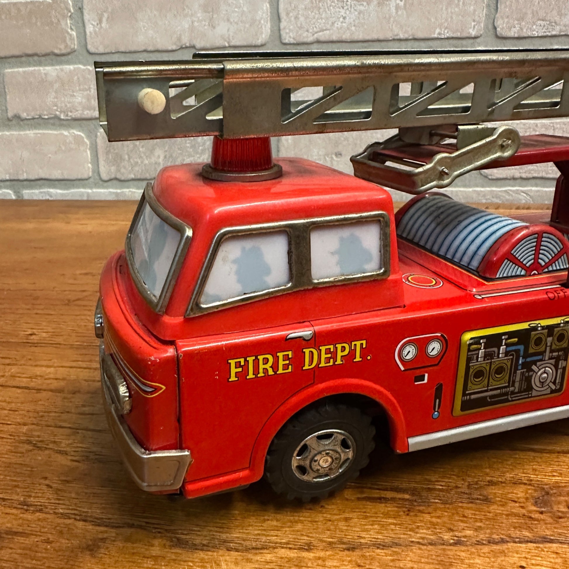 Vintage 1960s Japan Tin Litho Fire Ladder Truck Battery Operated Yonezawa - Works