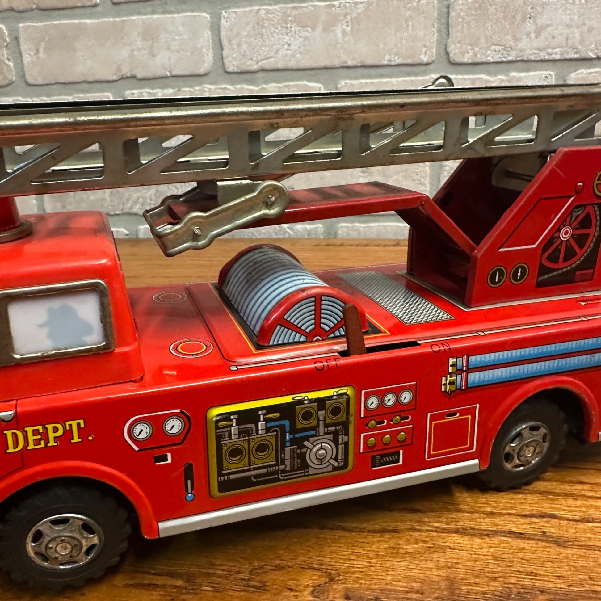 Vintage 1960s Japan Tin Litho Fire Ladder Truck Battery Operated Yonezawa - Works