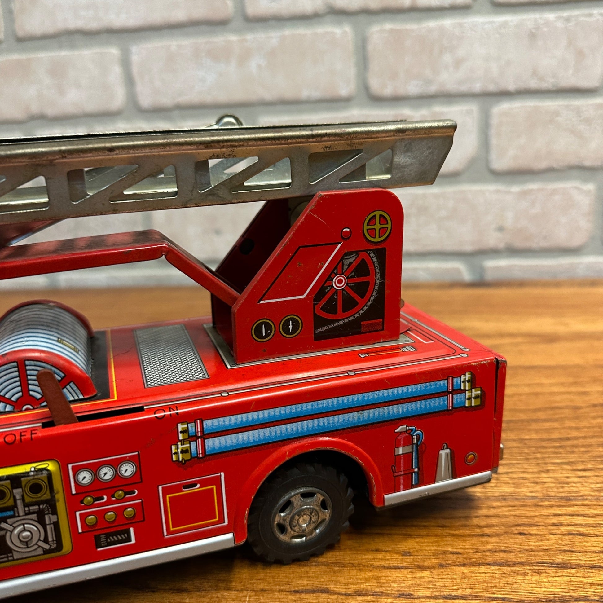 Vintage 1960s Japan Tin Litho Fire Ladder Truck Battery Operated Yonezawa - Works