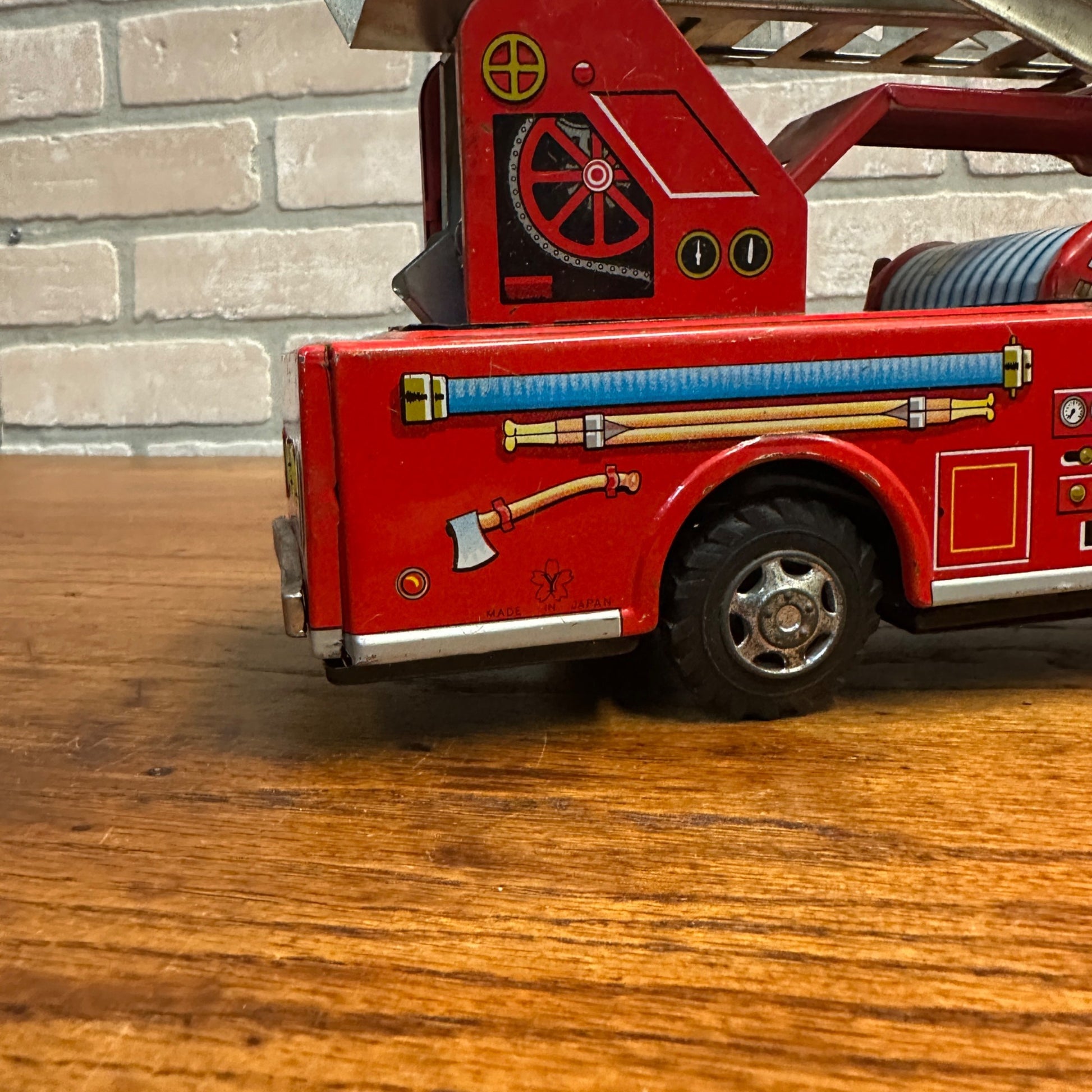 Vintage 1960s Japan Tin Litho Fire Ladder Truck Battery Operated Yonezawa - Works