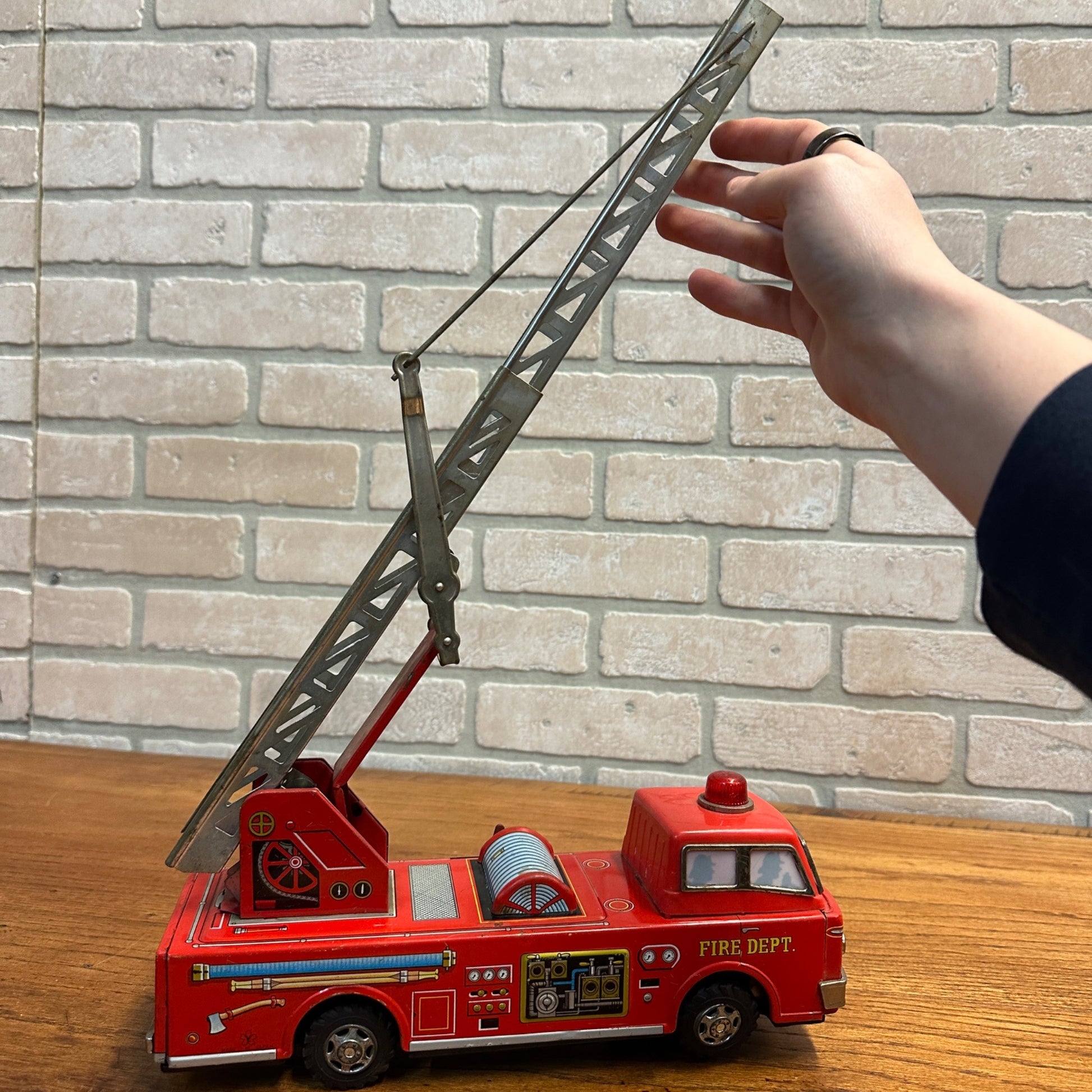 Vintage 1960s Japan Tin Litho Fire Ladder Truck Battery Operated Yonezawa - Works