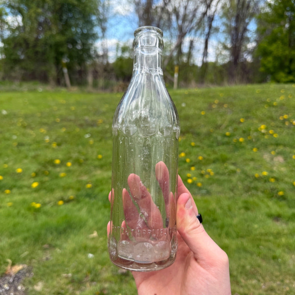 Vintage 1930s EL Husting Embossed Milwaukee Ribbed7-1/2 Oz Soda Bottle Wisconsin