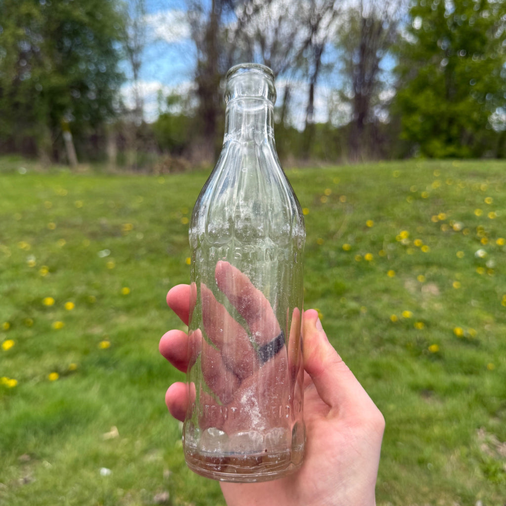 Vintage 1930s EL Husting Embossed Milwaukee Ribbed7-1/2 Oz Soda Bottle Wisconsin