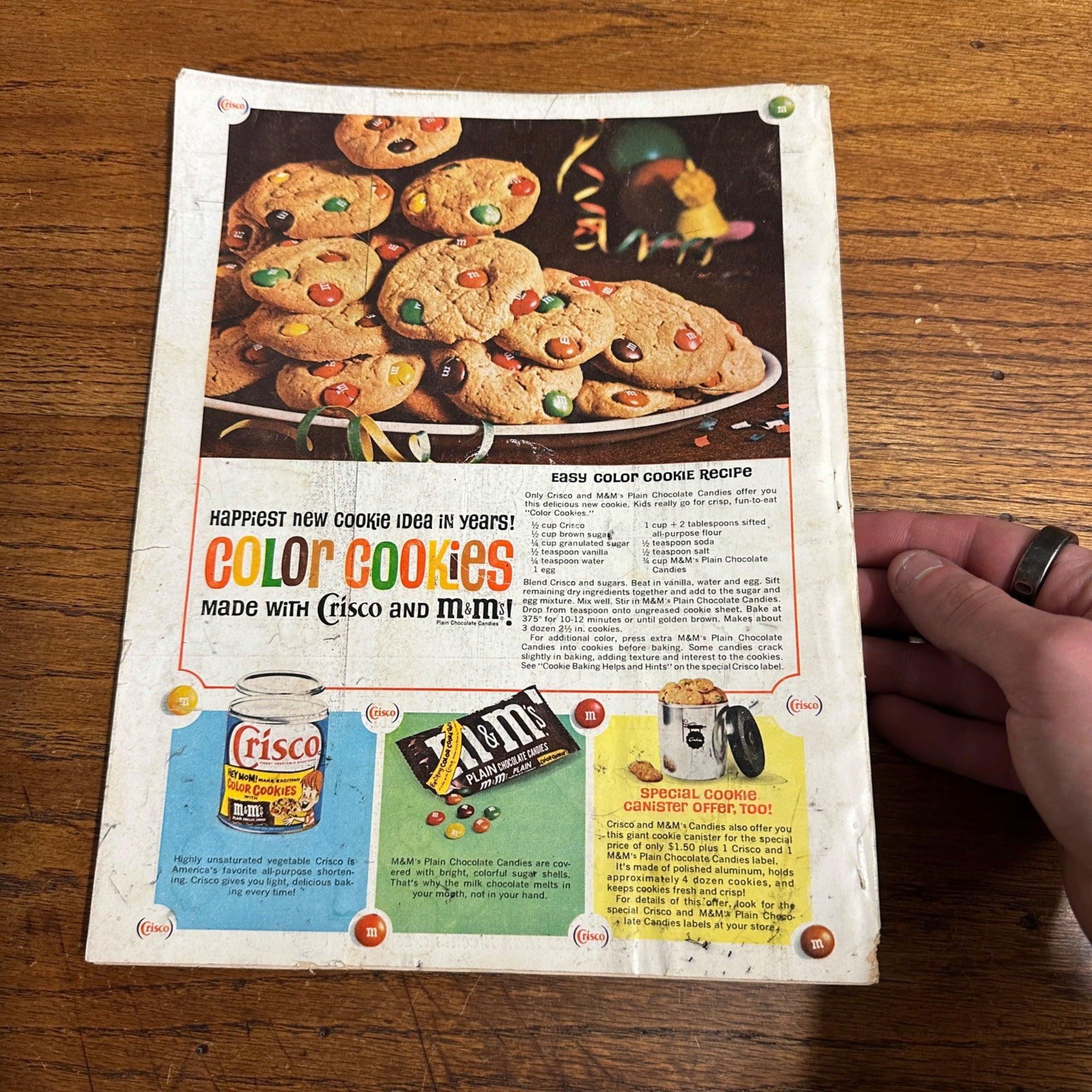 1963 DECEMBER GOOD HOUSEKEEPING MAGAZINE - Charlie Brown Stocking Book Vtg