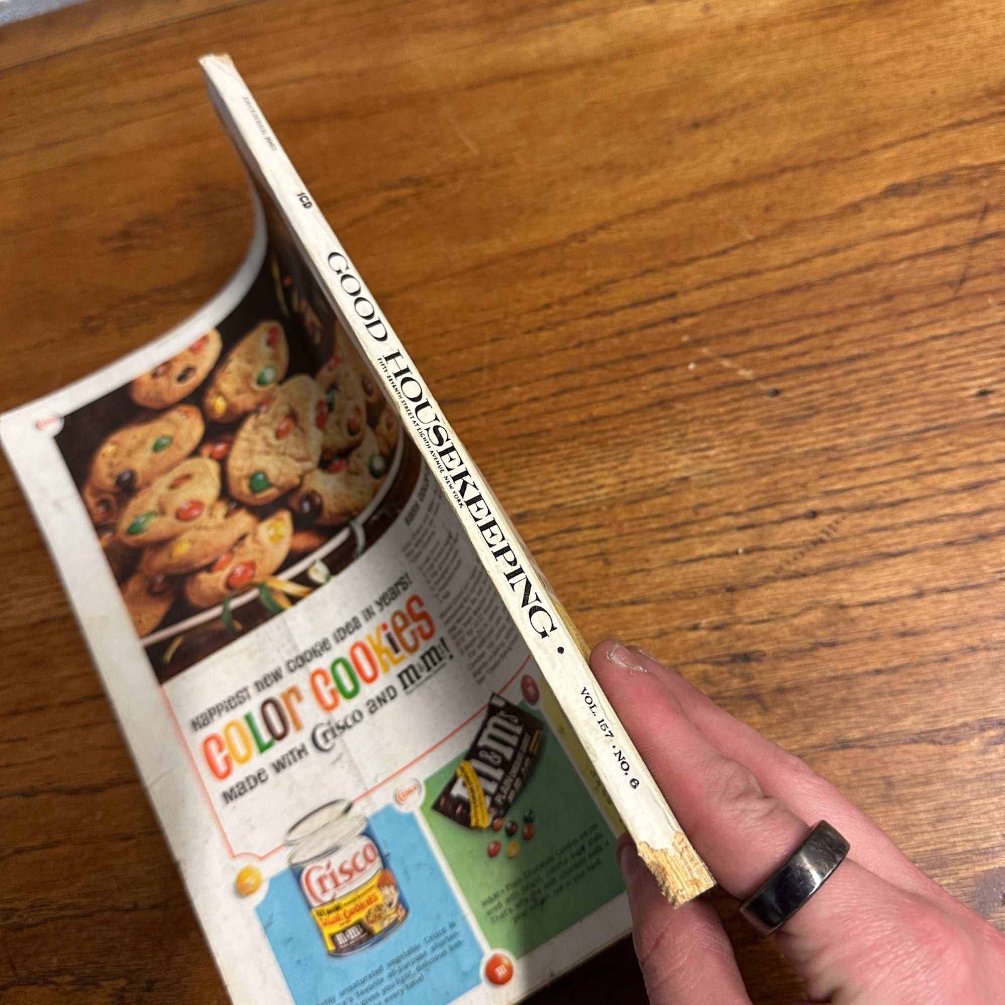 1963 DECEMBER GOOD HOUSEKEEPING MAGAZINE - Charlie Brown Stocking Book Vtg