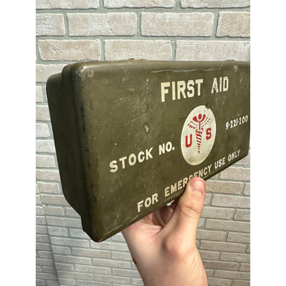 WW2 US ARMY JEEP VEHICLE EMERGENCY FIRST AID KIT METAL BOX MEDICAL EMPTY WWII