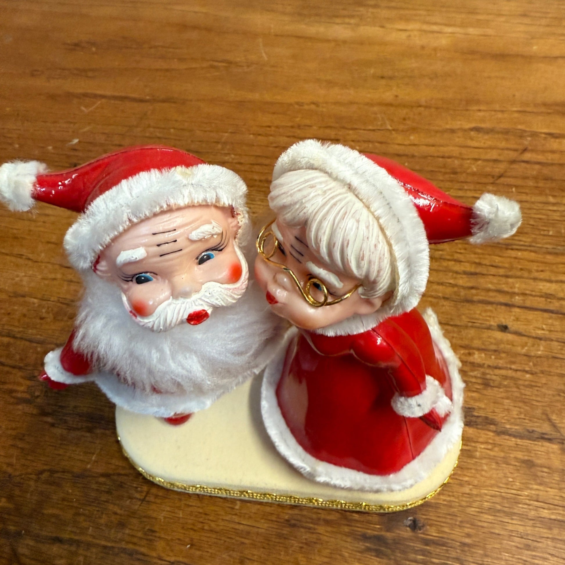Vintage Plastic Mr. & Mrs. Santa Claus Kissing Vintage Blow Mold Figurine Japan