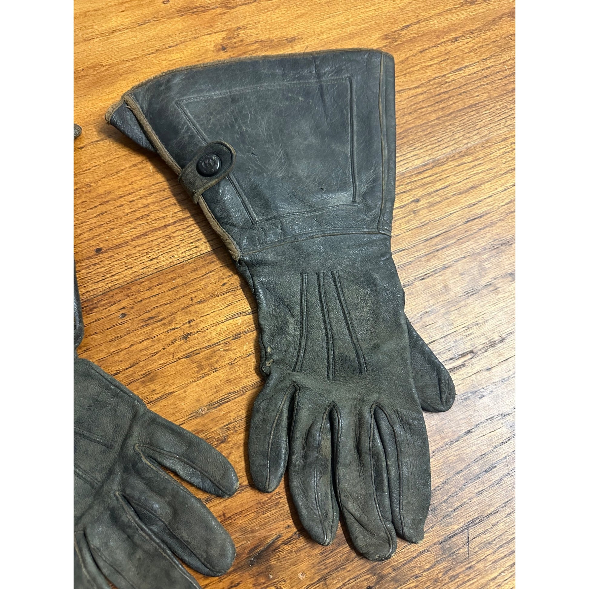 Vintage 1910s Hansen Co. Milwaukee Leather Motorcycle Gloves w/ Gauntlet Cuffs