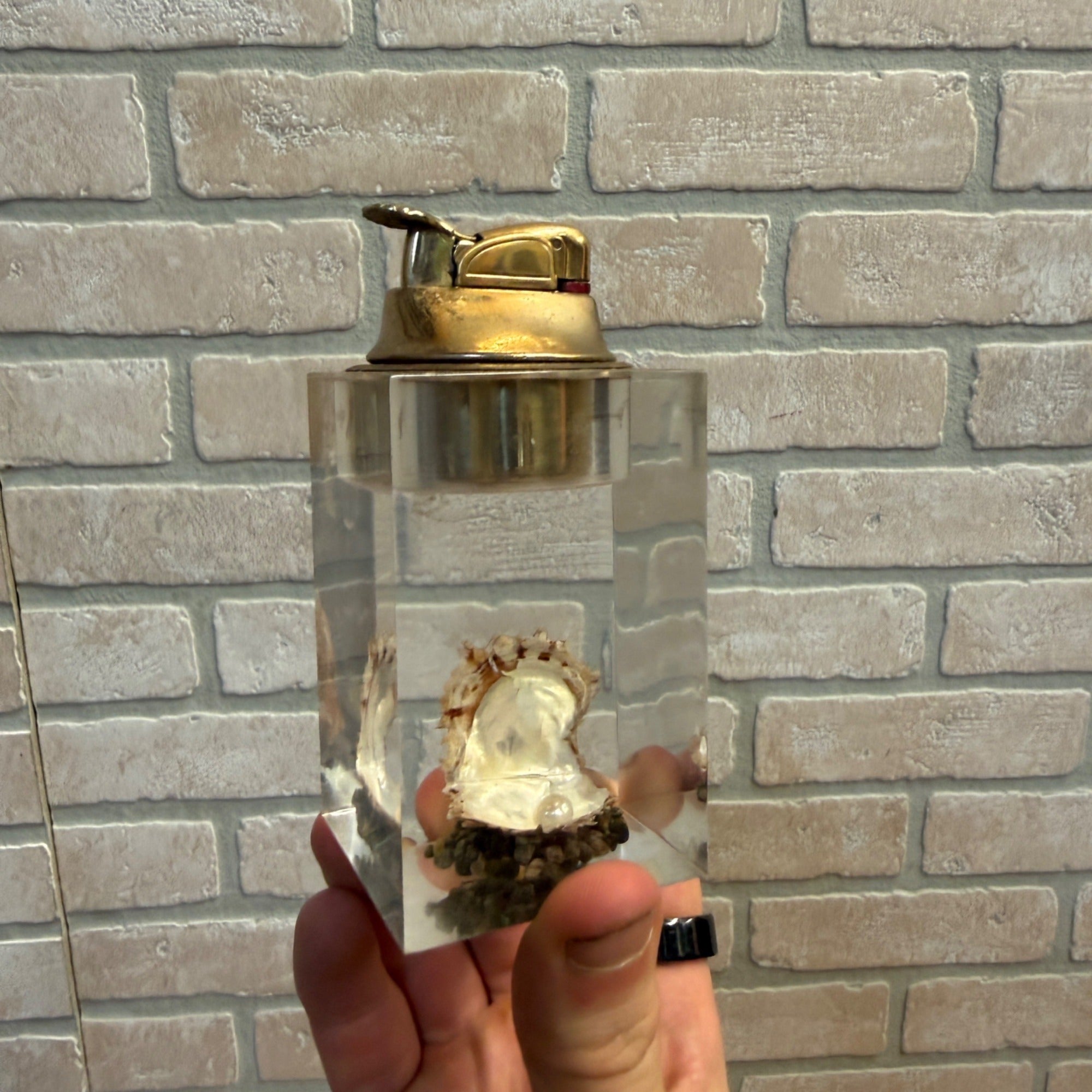Vintage Clam W/ Pearl Shell On Stones Table Top Lighter Untested