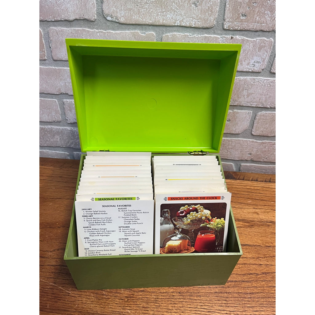 Vintage Betty Crocker Recipe Card Library Green Plastic Box w/ Cards MCM