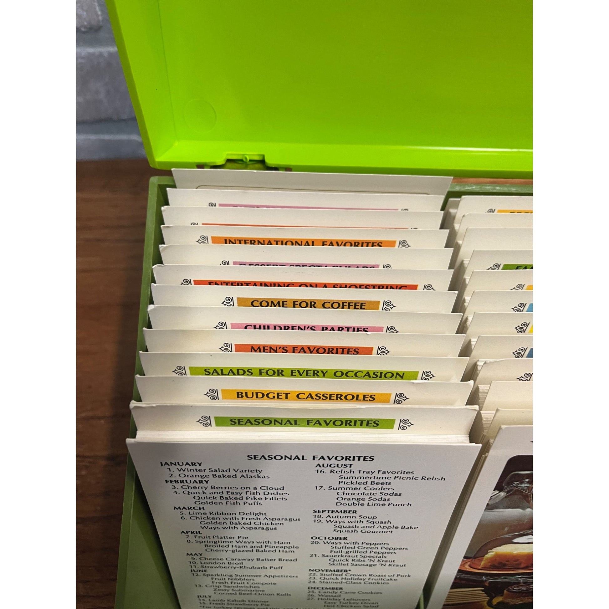 Vintage Betty Crocker Recipe Card Library Green Plastic Box w/ Cards MCM