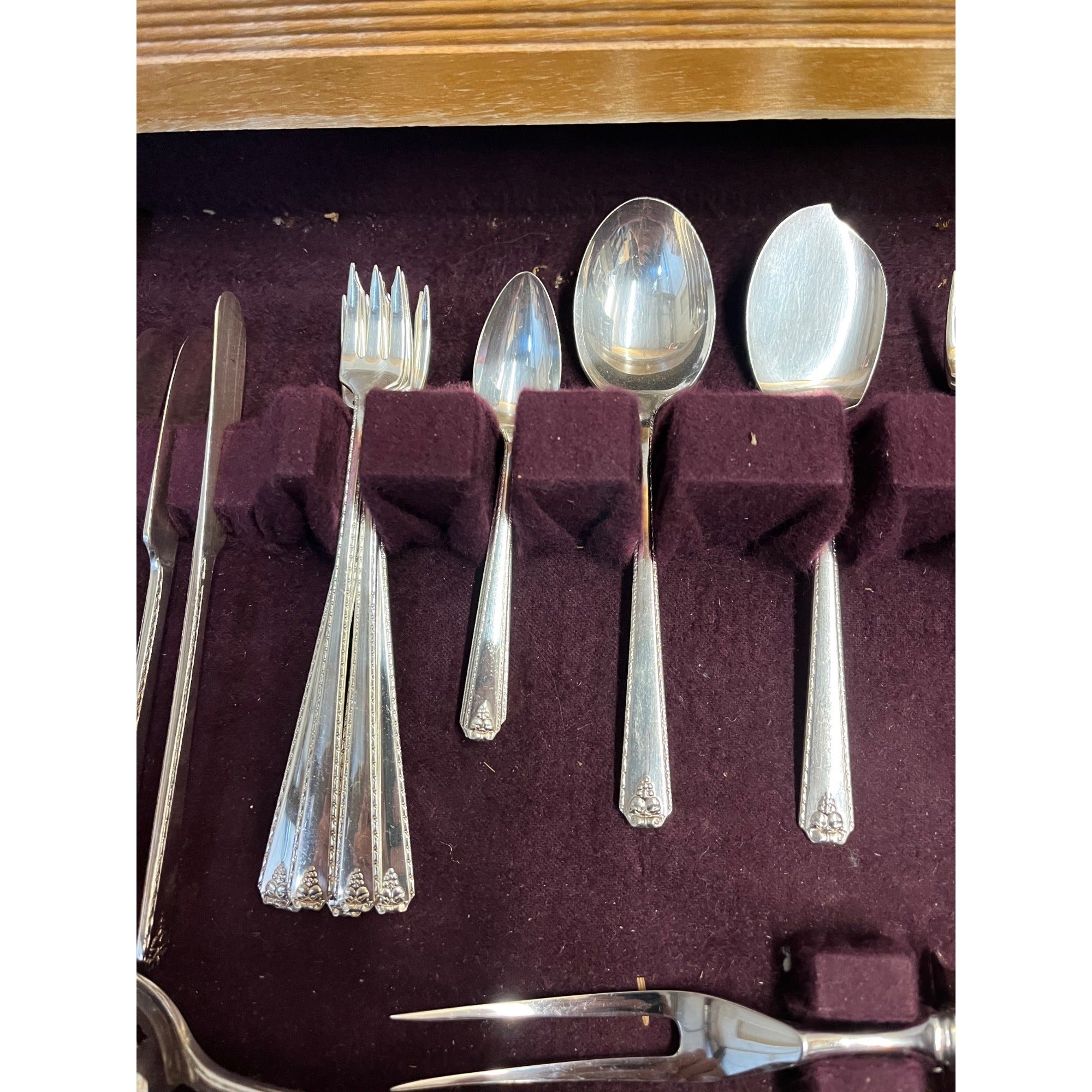Vintage Oneida 1945 Prestige Plate Bordeaux Pattern Silverware Flatware 130pcs