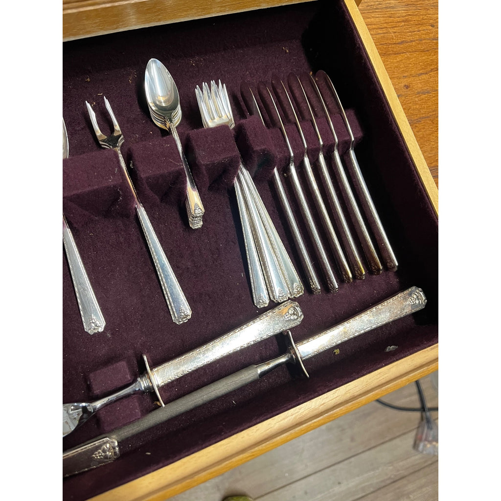 Vintage Oneida 1945 Prestige Plate Bordeaux Pattern Silverware Flatware 130pcs