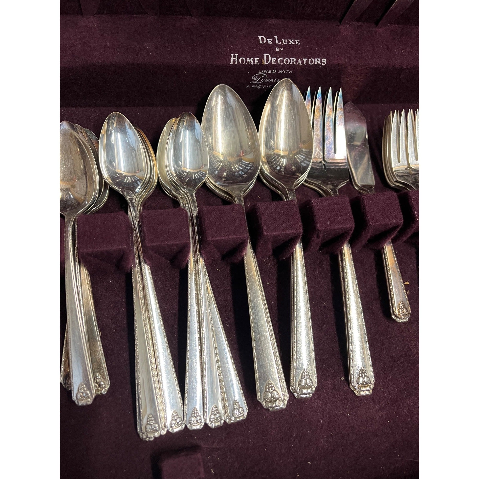 Vintage Oneida 1945 Prestige Plate Bordeaux Pattern Silverware Flatware 130pcs
