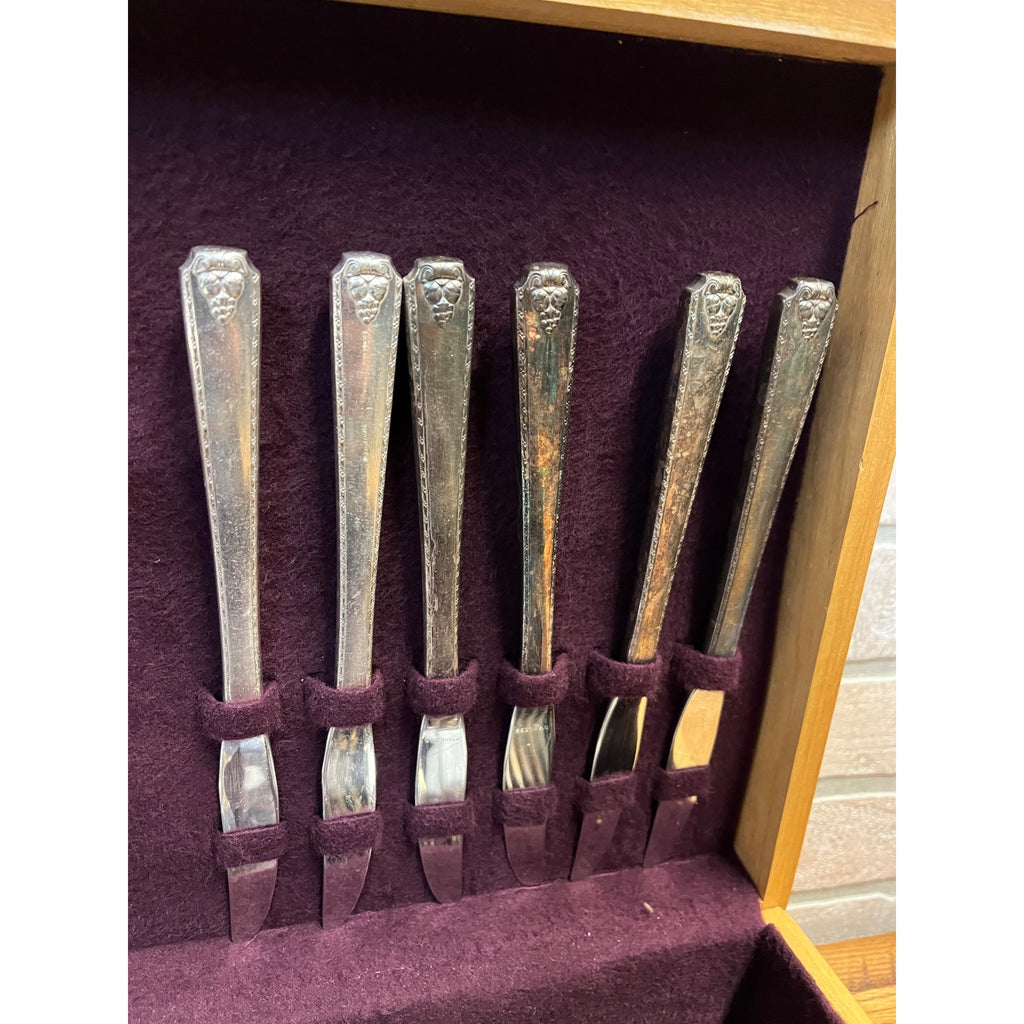Vintage Oneida 1945 Prestige Plate Bordeaux Pattern Silverware Flatware 130pcs