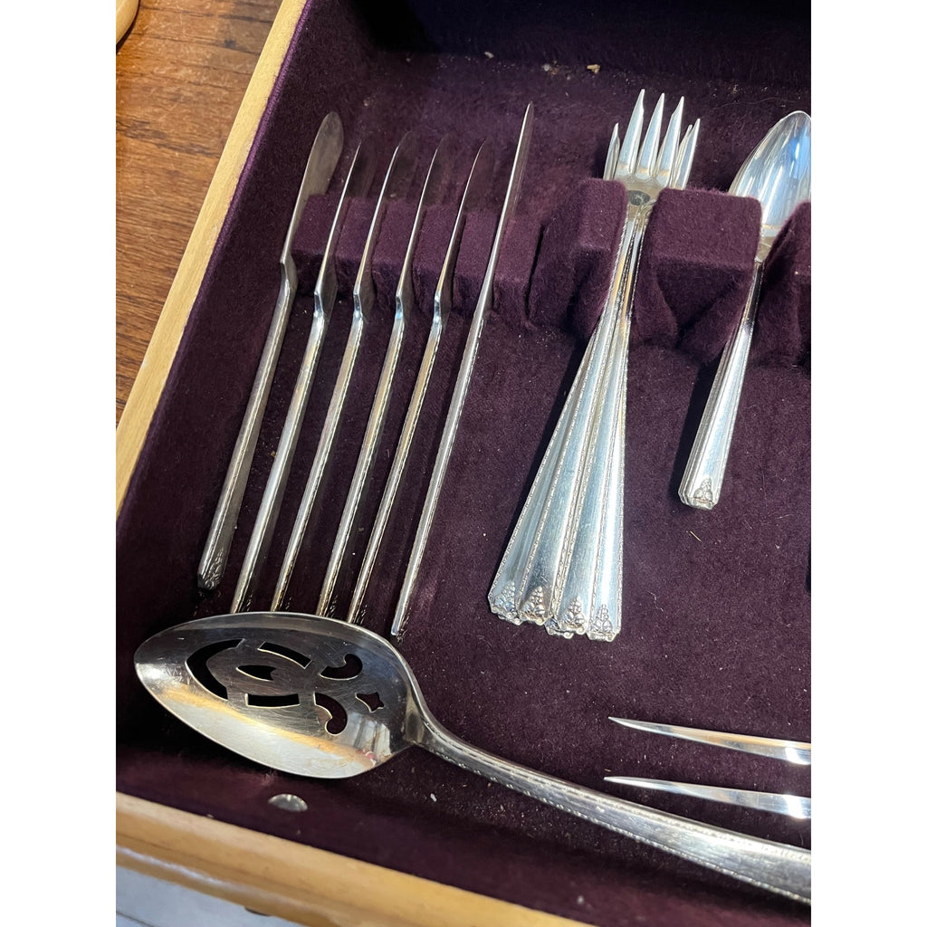 Vintage Oneida 1945 Prestige Plate Bordeaux Pattern Silverware Flatware 130pcs