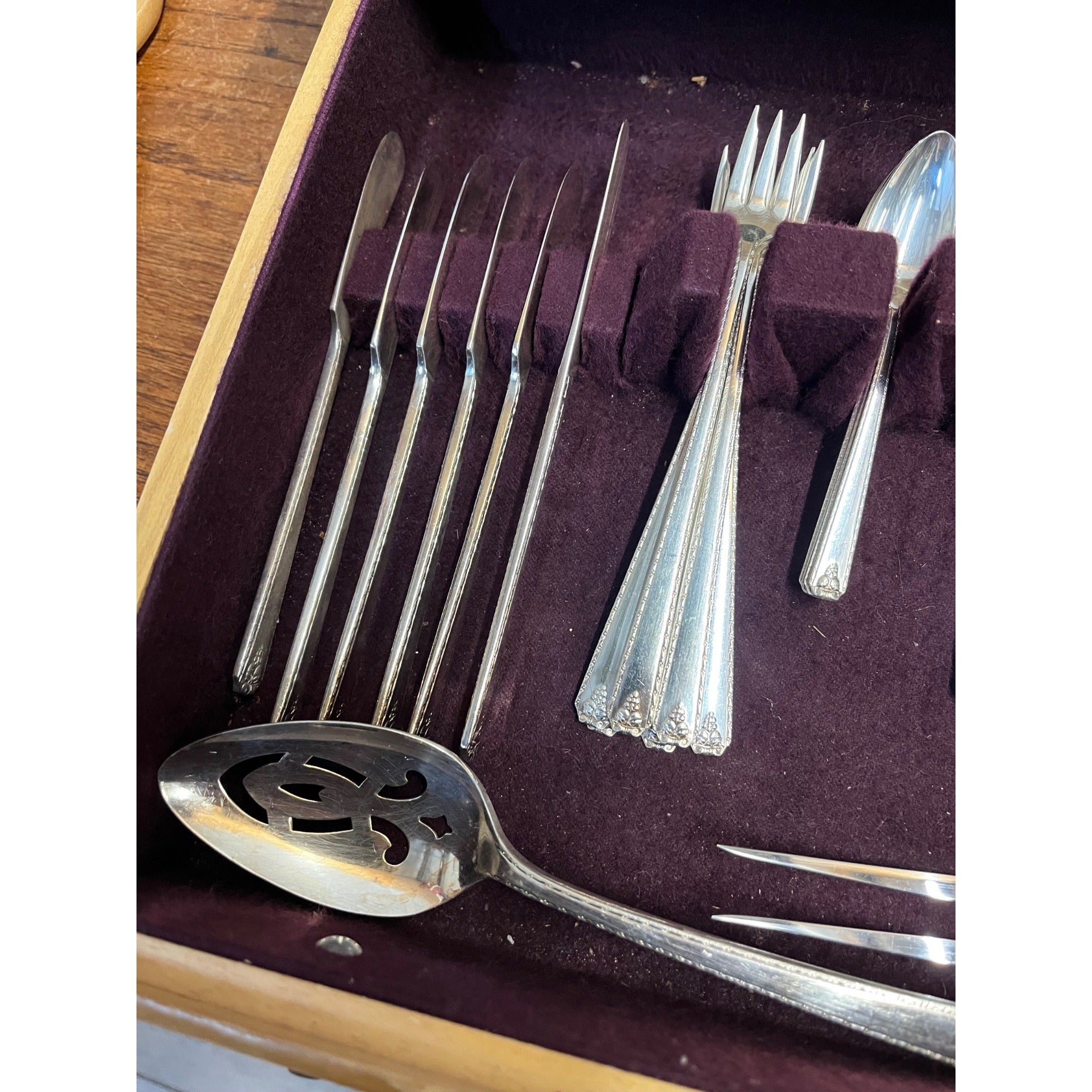 Vintage Oneida 1945 Prestige Plate Bordeaux Pattern Silverware Flatware 130pcs