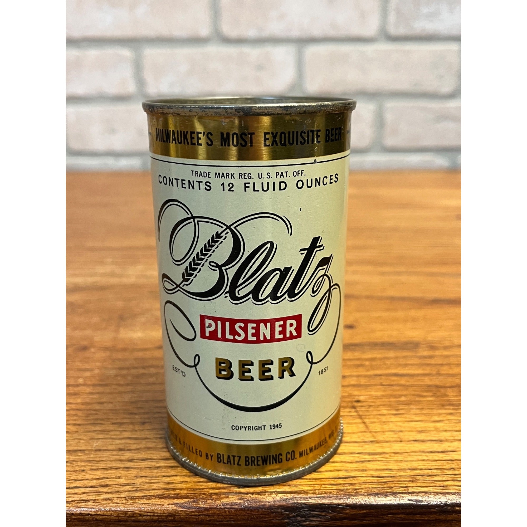 NEAR MINT Blatz Pilsner Beer Flat Top Can Milwaukee 1945 - Near Mint
