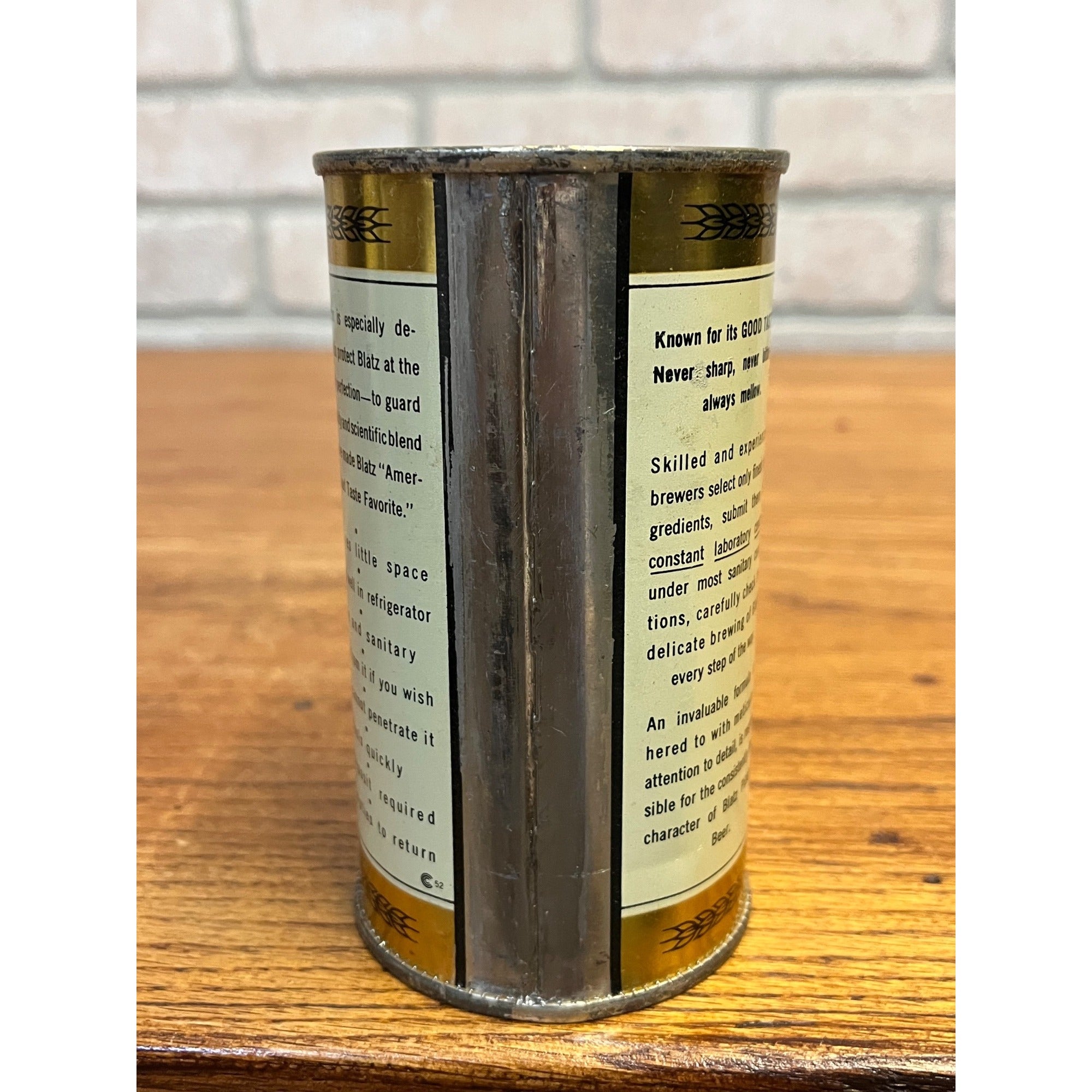 NEAR MINT Blatz Pilsner Beer Flat Top Can Milwaukee 1945 - Near Mint