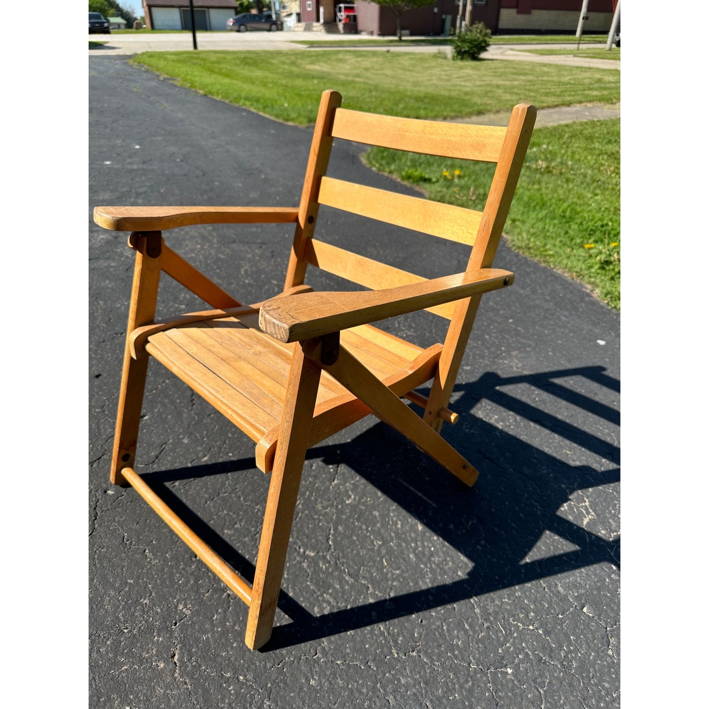 Vintage Child's Wooden Slat Folding Deck Lawn Beach Chair