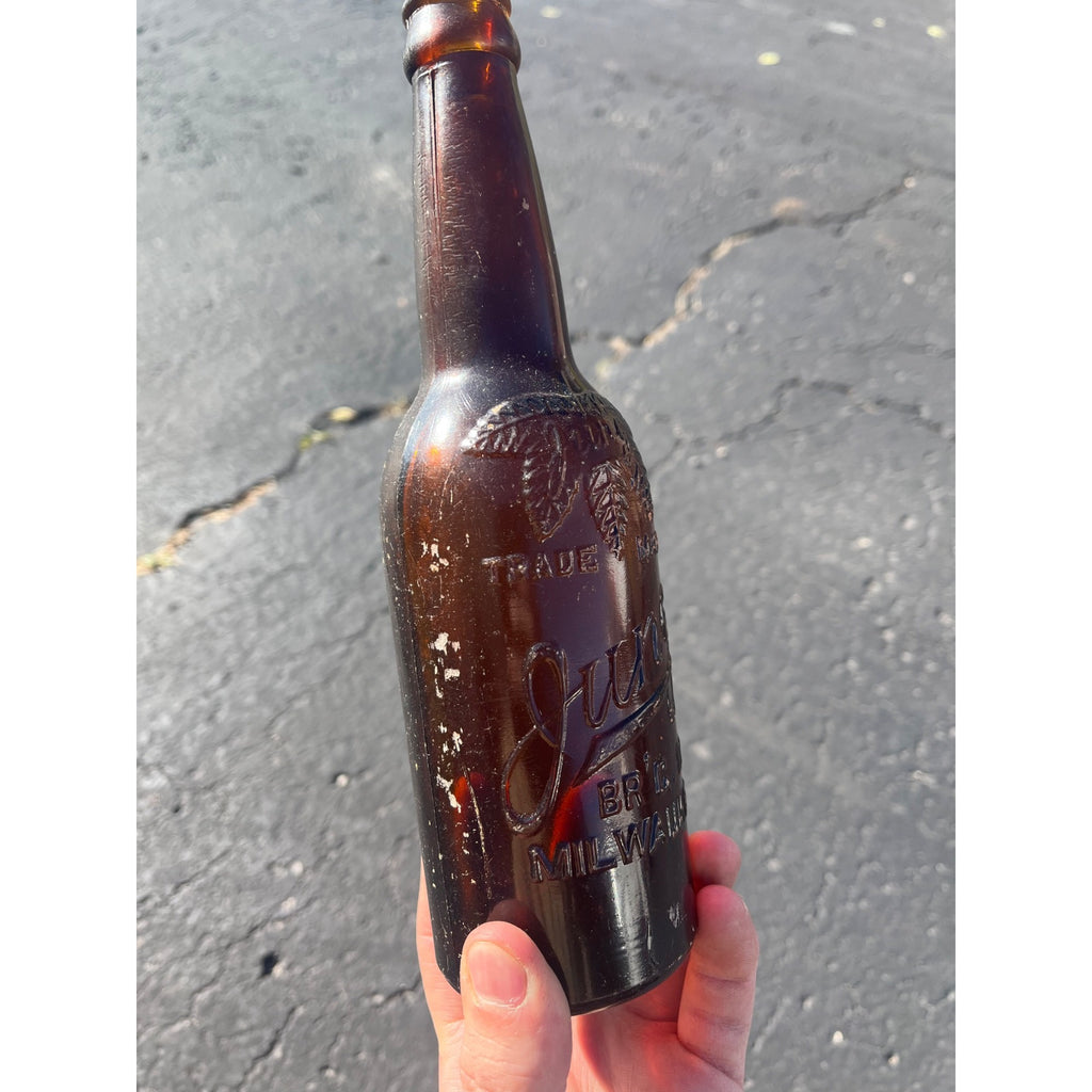 Vintage Jung Brewing Co. Pre-Prohibition Amber Embossed Beer Bottle Milwaukee WI