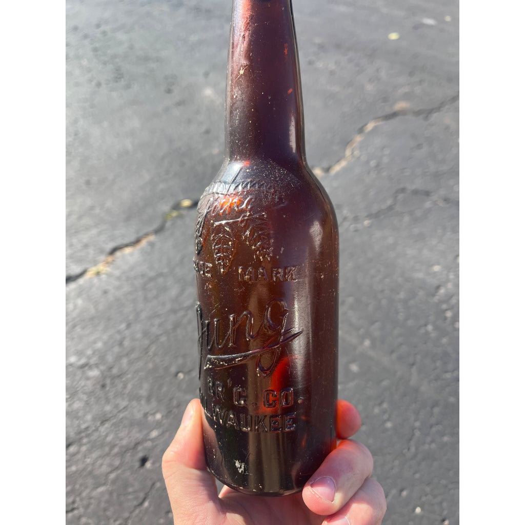 Vintage Jung Brewing Co. Pre-Prohibition Amber Embossed Beer Bottle Milwaukee WI