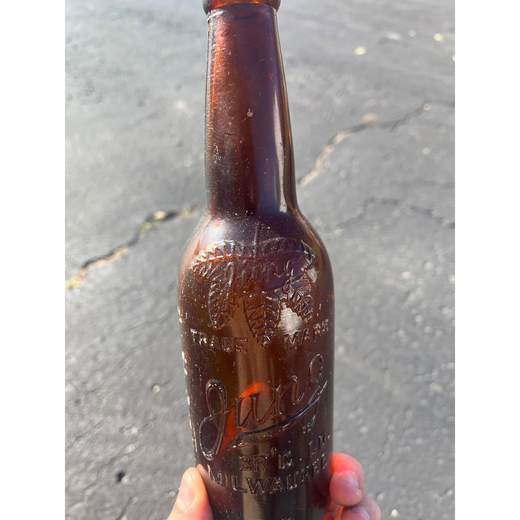 Vintage Jung Brewing Co. Pre-Prohibition Amber Embossed Beer Bottle Milwaukee WI