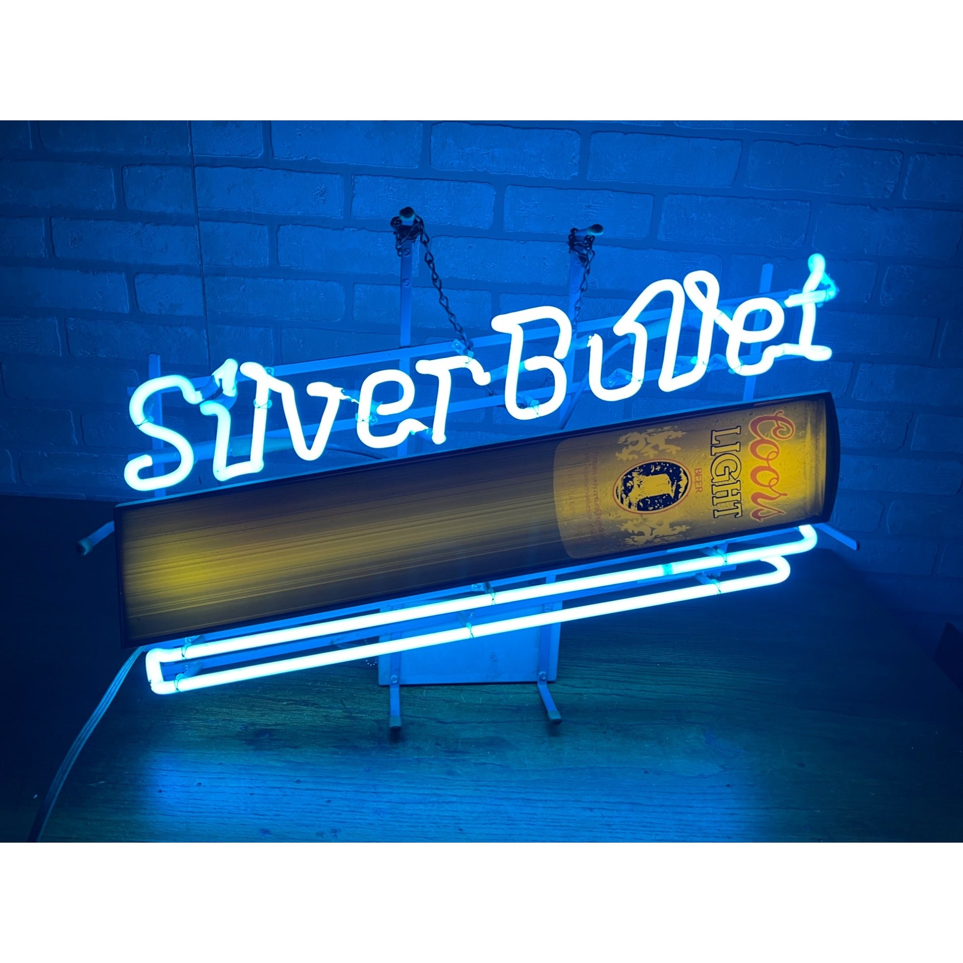 Vintage 1981 Coors Light Silver Bullet Flying Can Beer Lighted Bar Neon Sign