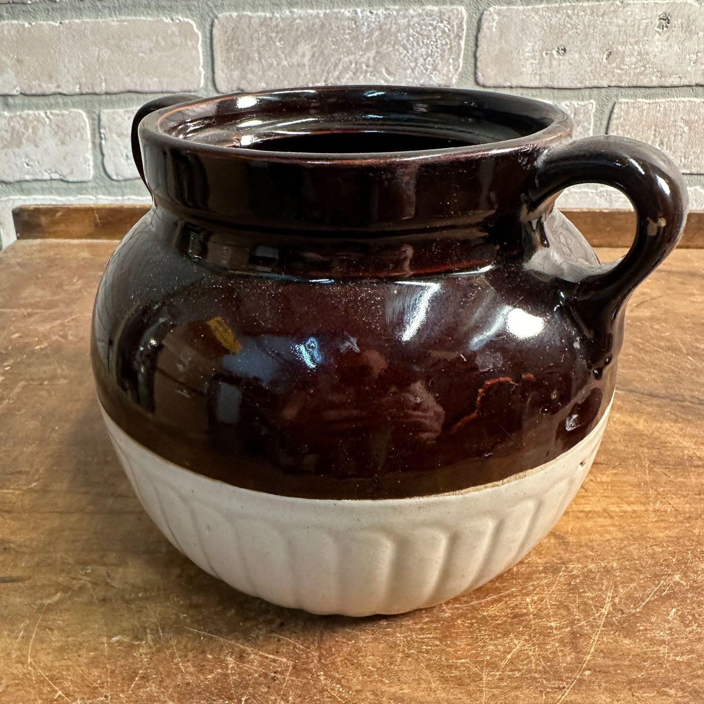 Vintage Red Wing Stoneware Bean Pot Ribbed Two-Tone - Bottom Signed