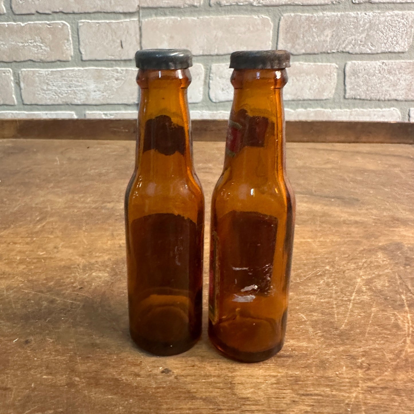 VINTAGE GOETZ "COUNTRY CLUB" BEER MINI BOTTLE SALT & PEPPER SET