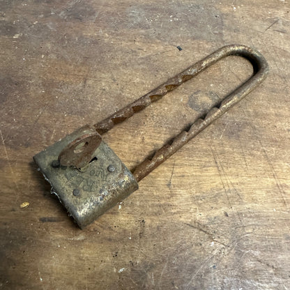 VTG ANTIQUE OLD REESE LOCK CO AUTO TRUCK SPARE TIRE PADLOCK WITH KEY AUTOMOBILE