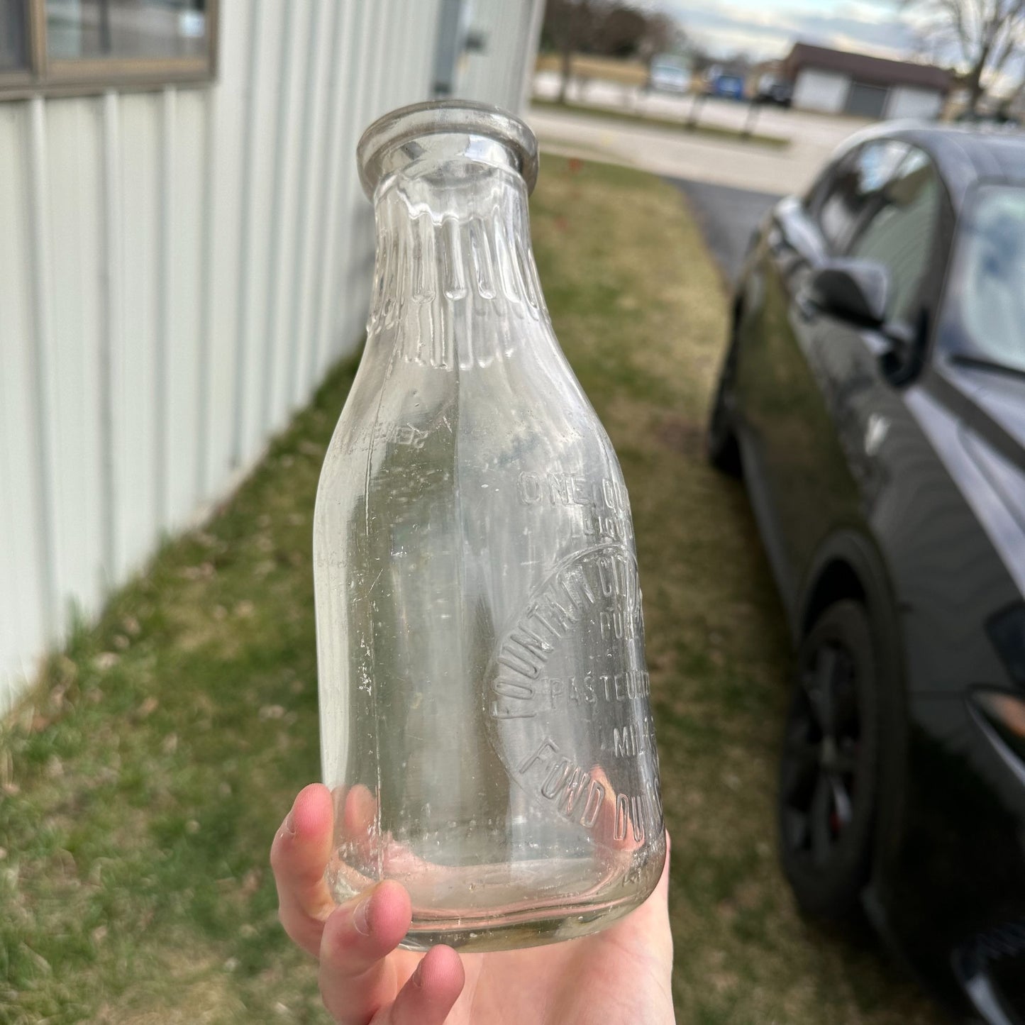 Antique Embossed Fountain City Dairy Quart Milk Bottle Fond du Lac Wisconsin