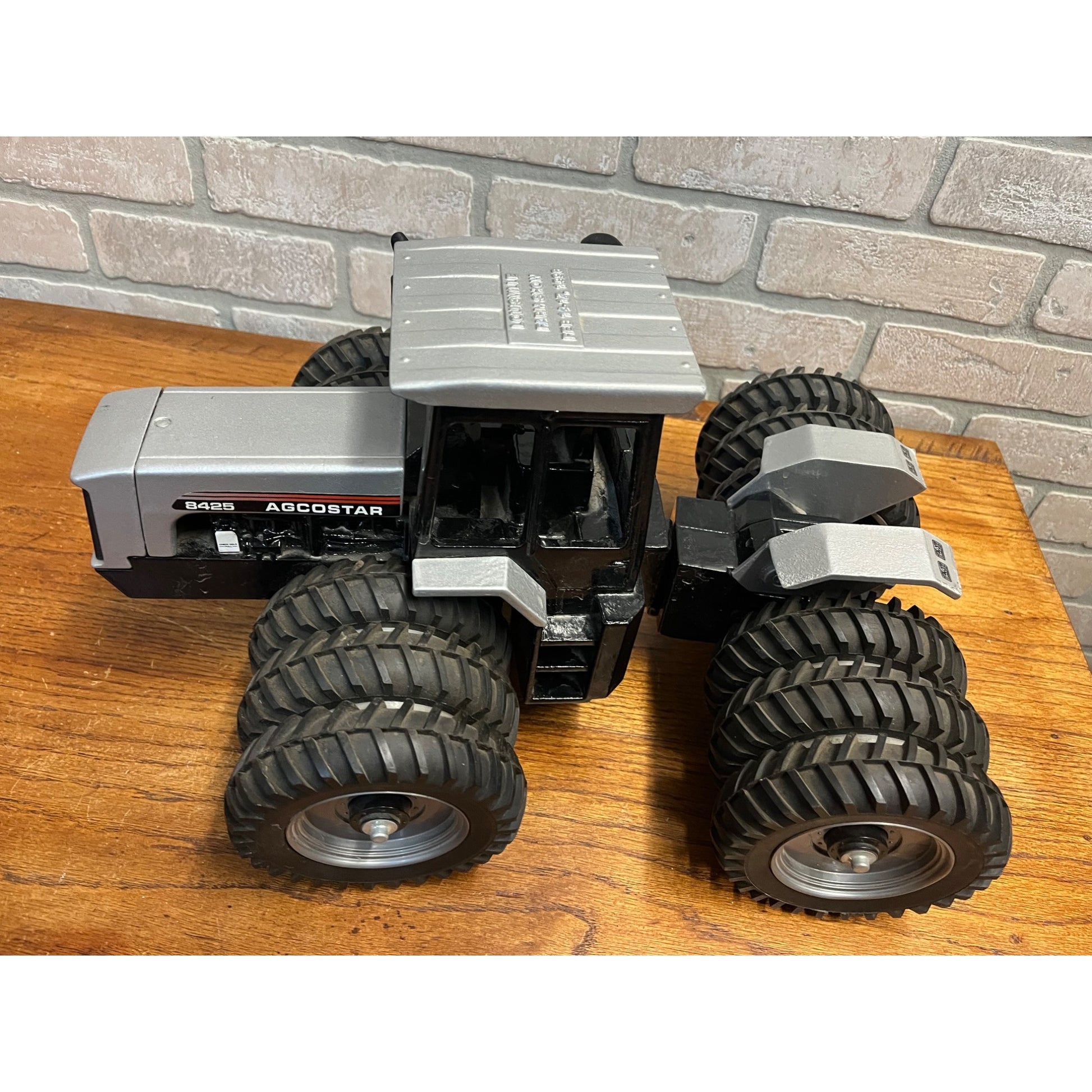 Agcostar 8425 Tractor 4WD Triples By Scale Models 1/16 Ertl -- 1996 Louisville Show