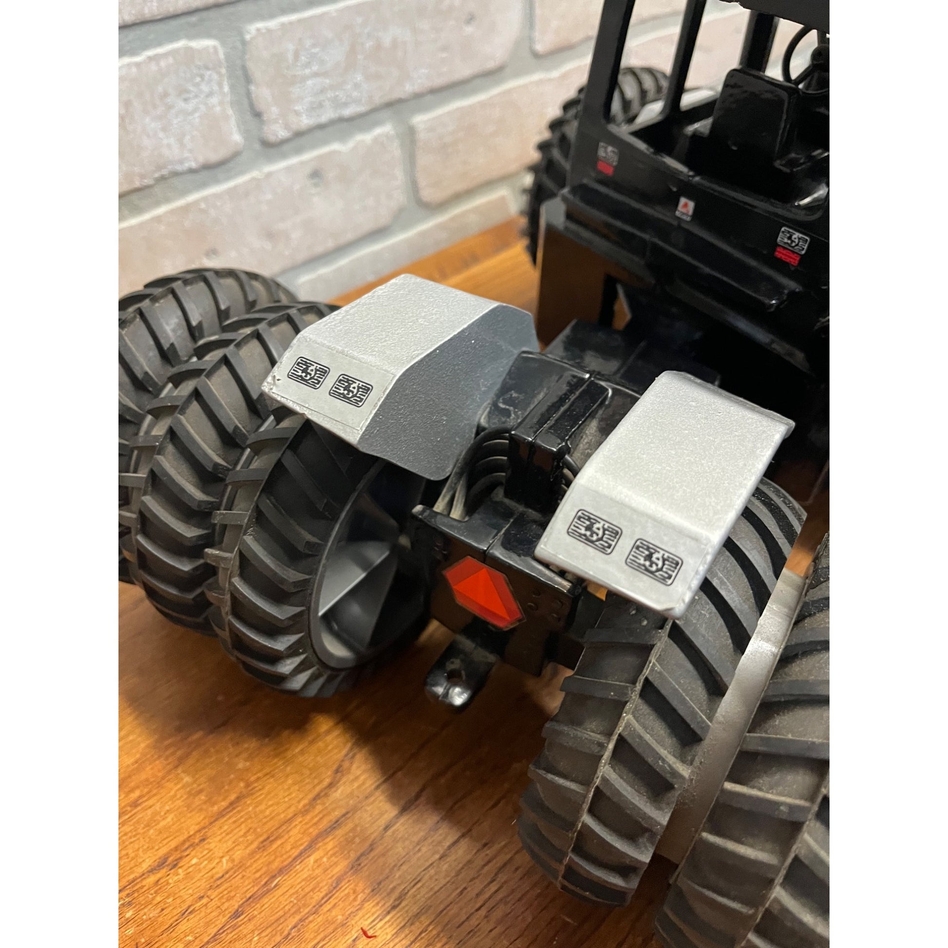 Agcostar 8425 Tractor 4WD Triples By Scale Models 1/16 Ertl -- 1996 Louisville Show