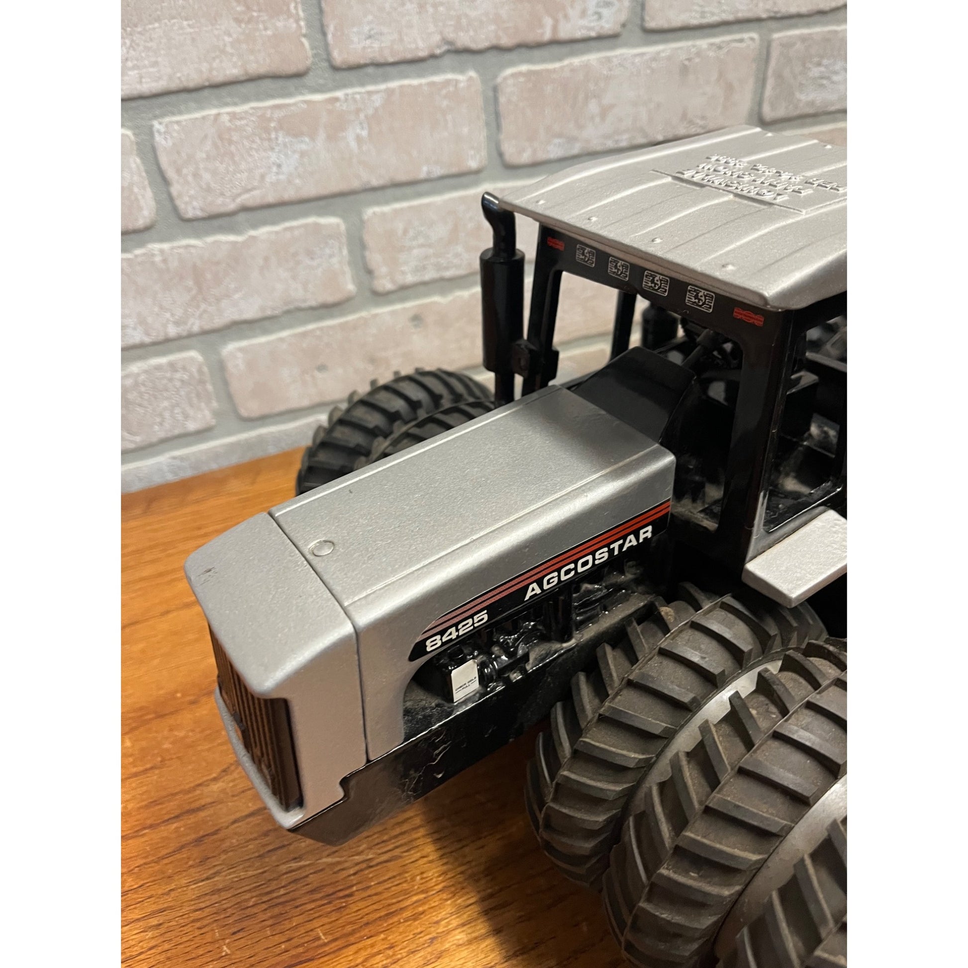 Agcostar 8425 Tractor 4WD Triples By Scale Models 1/16 Ertl -- 1996 Louisville Show
