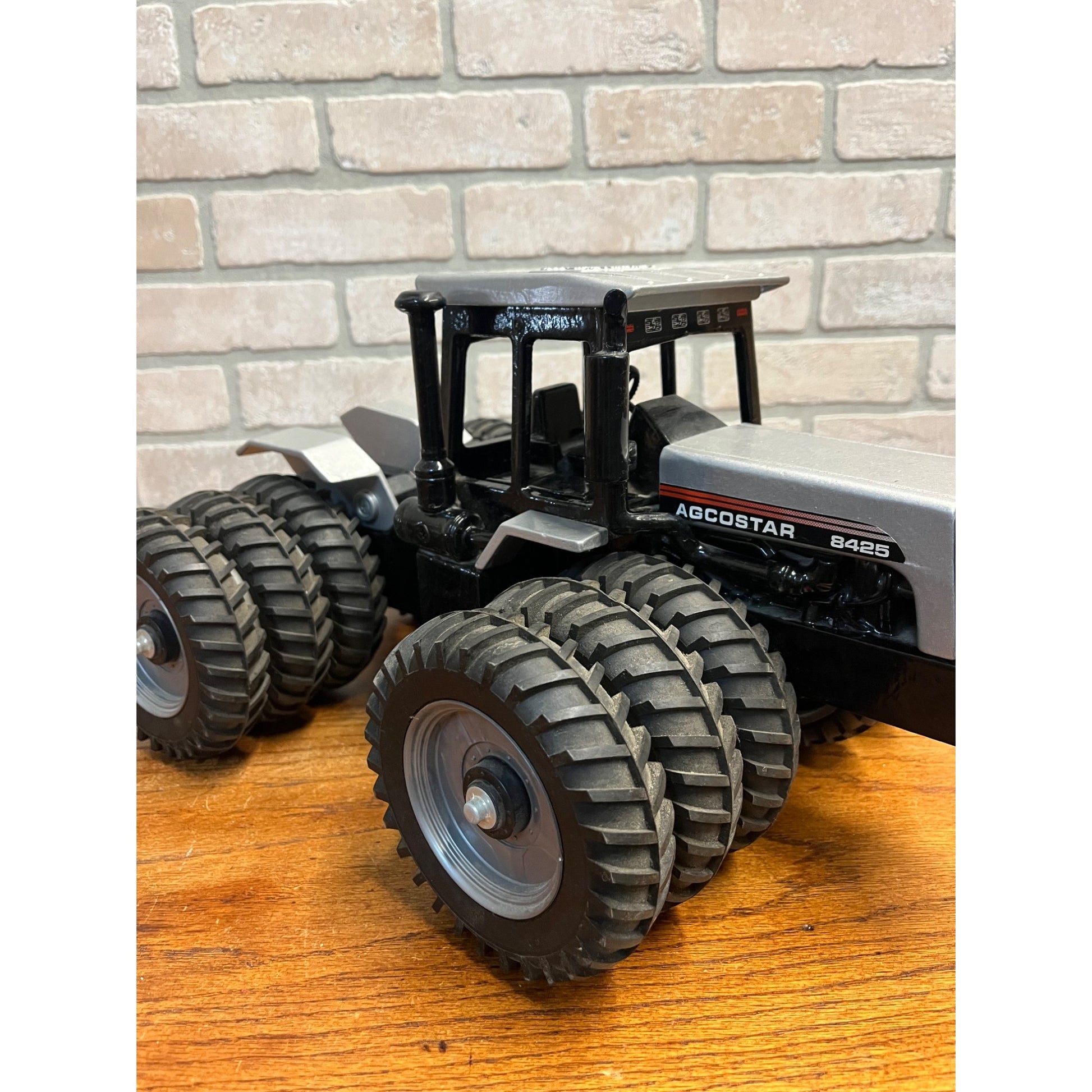 Agcostar 8425 Tractor 4WD Triples By Scale Models 1/16 Ertl -- 1996 Louisville Show