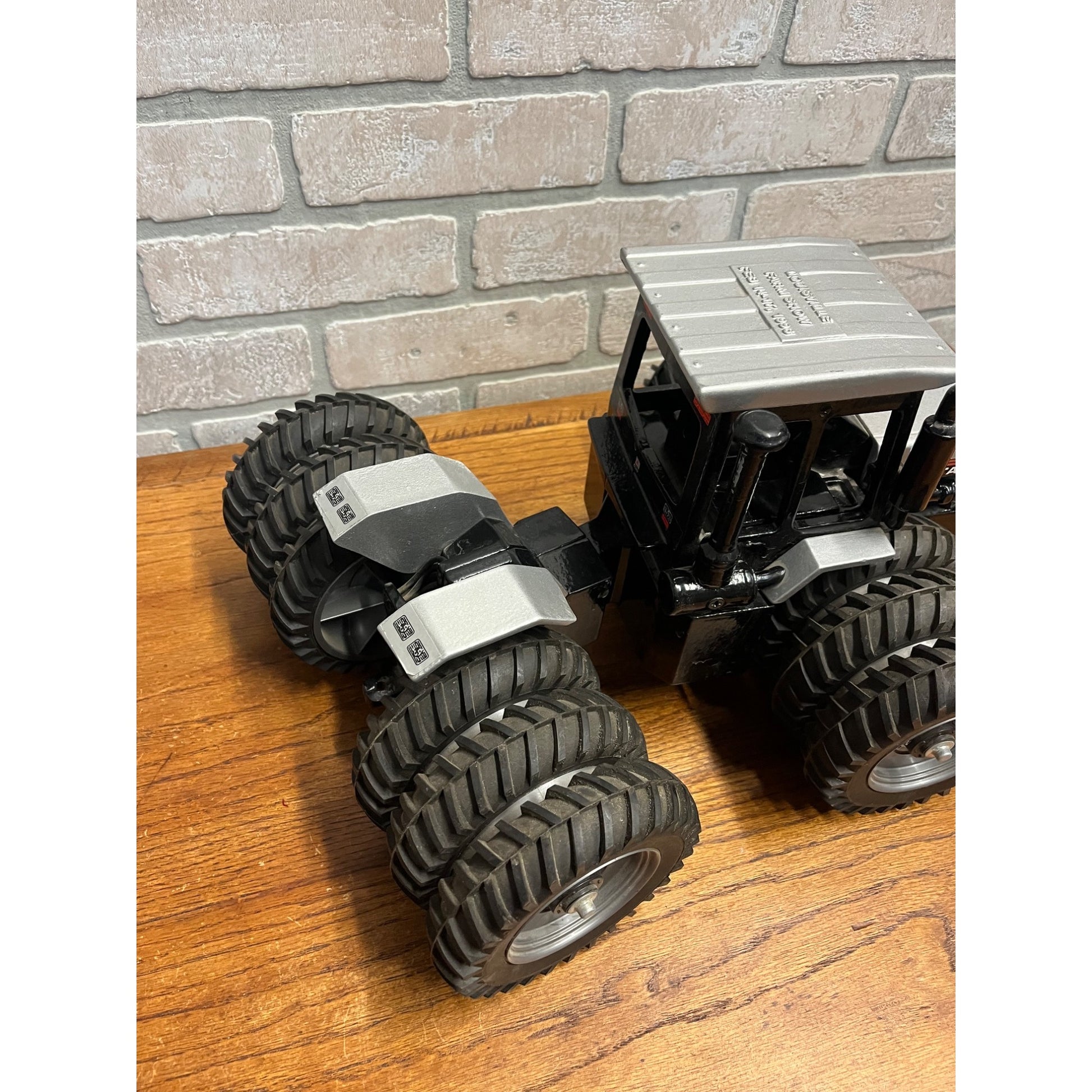 Agcostar 8425 Tractor 4WD Triples By Scale Models 1/16 Ertl -- 1996 Louisville Show