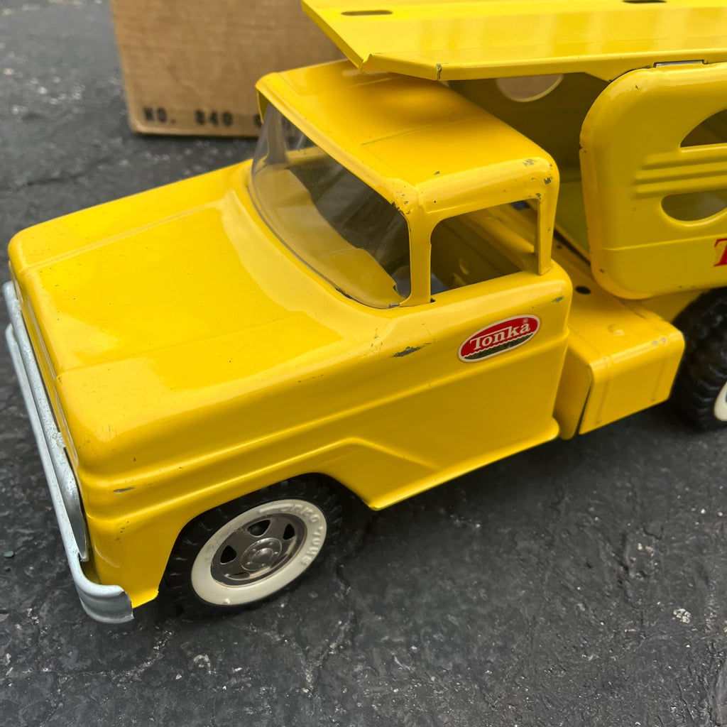 Vintage 1960s Tonka Car Hauler Semi Truck No. 840 w/ Box Pressed Steel Toy