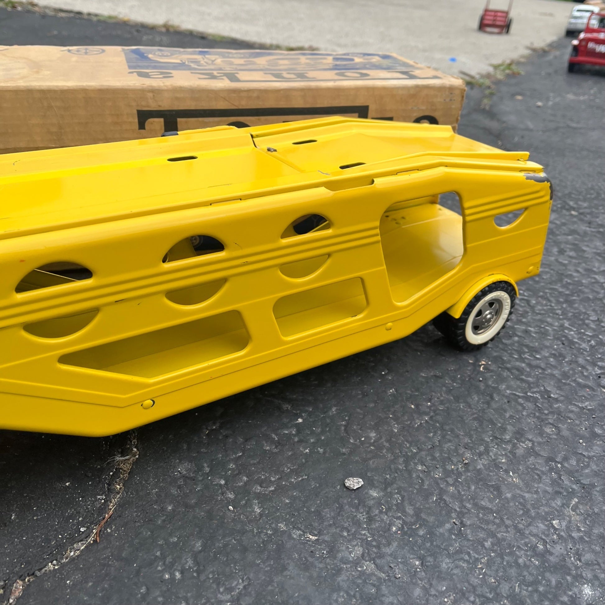 Vintage 1960s Tonka Car Hauler Semi Truck No. 840 w/ Box Pressed Steel Toy
