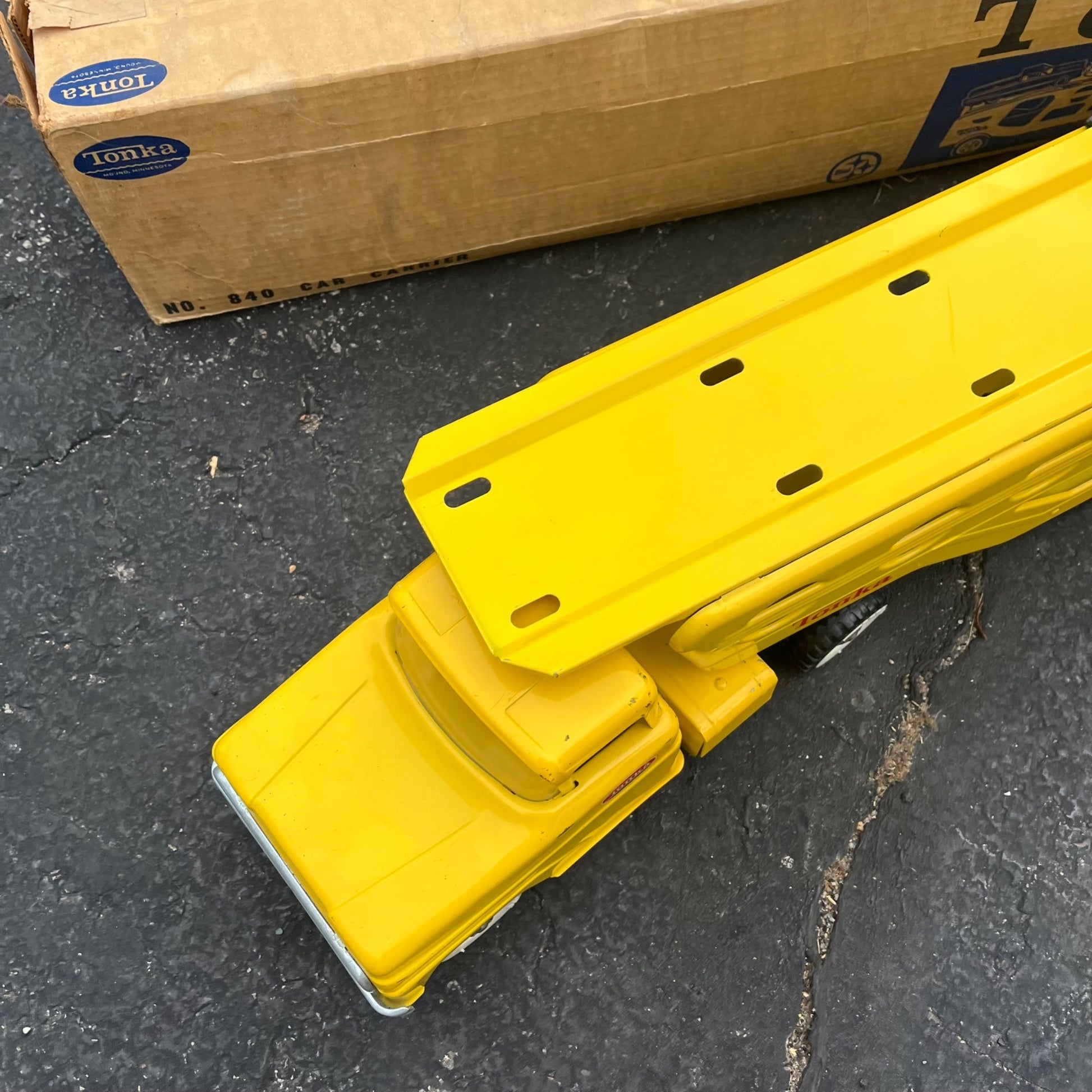 Vintage 1960s Tonka Car Hauler Semi Truck No. 840 w/ Box Pressed Steel Toy