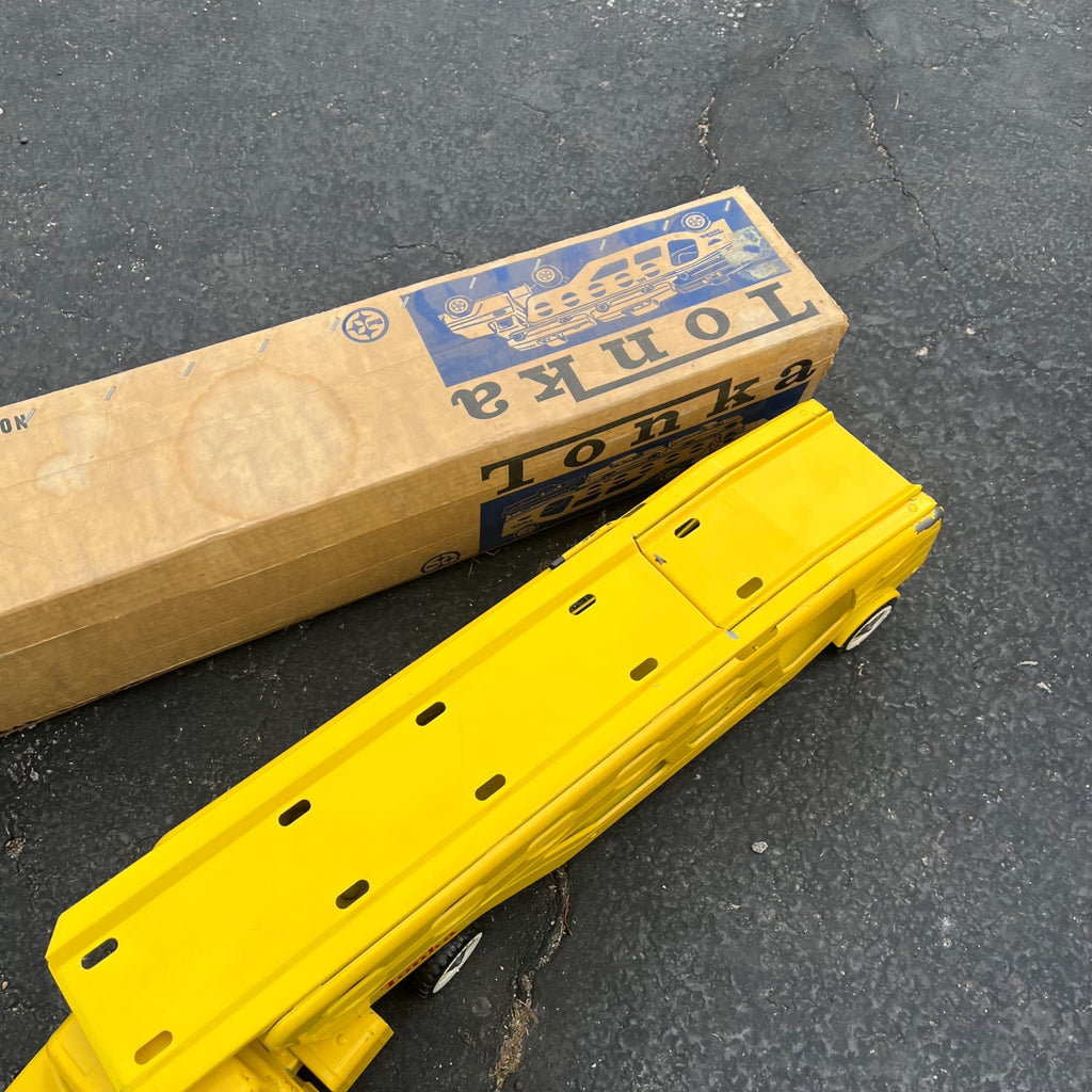 Vintage 1960s Tonka Car Hauler Semi Truck No. 840 w/ Box Pressed Steel Toy