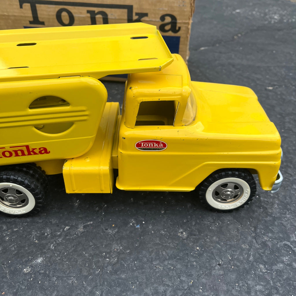 Vintage 1960s Tonka Car Hauler Semi Truck No. 840 w/ Box Pressed Steel Toy