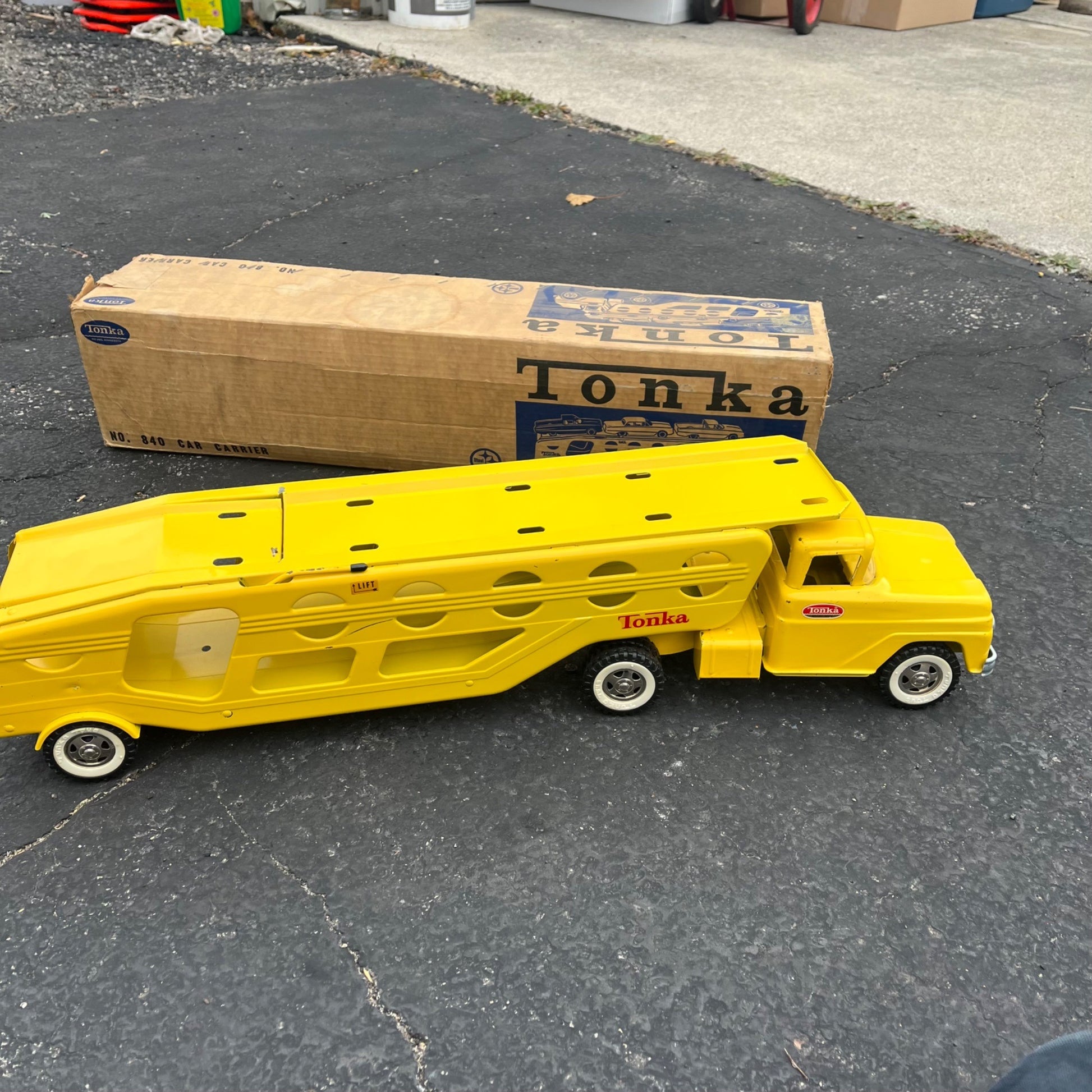 Vintage 1960s Tonka Car Hauler Semi Truck No. 840 w/ Box Pressed Steel Toy