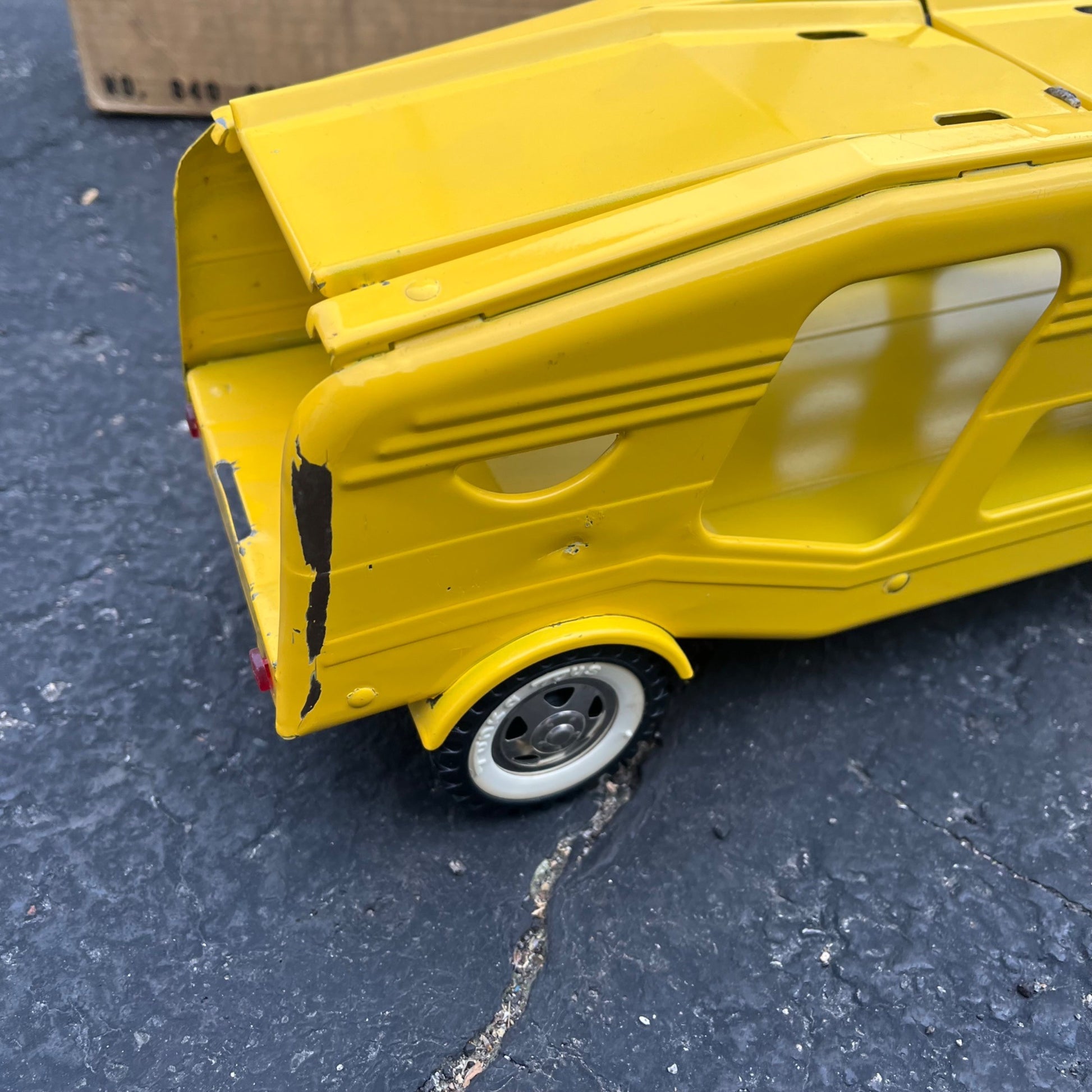 Vintage 1960s Tonka Car Hauler Semi Truck No. 840 w/ Box Pressed Steel Toy
