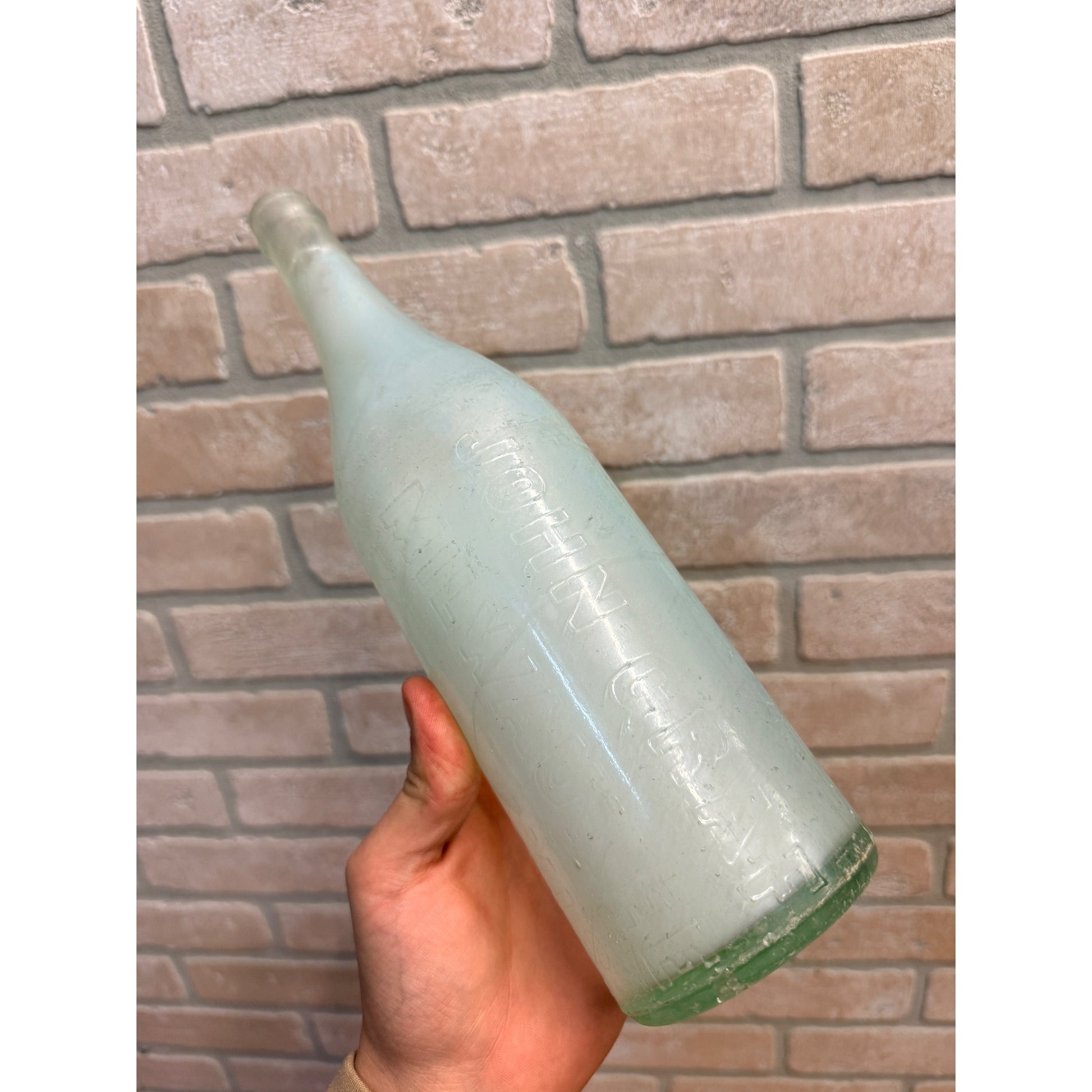 Early John Graf Quart Crown Top Milwaukee WIS Wi Aqua Soda Bottle