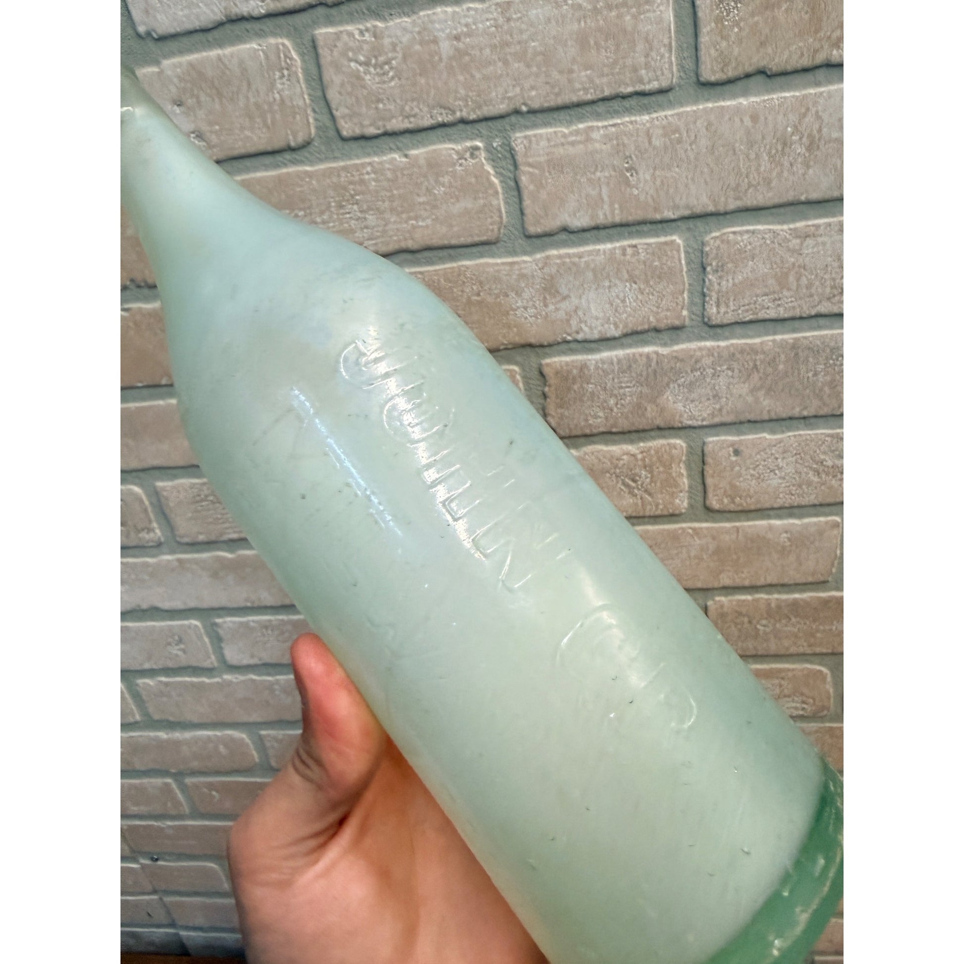 Early John Graf Quart Crown Top Milwaukee WIS Wi Aqua Soda Bottle