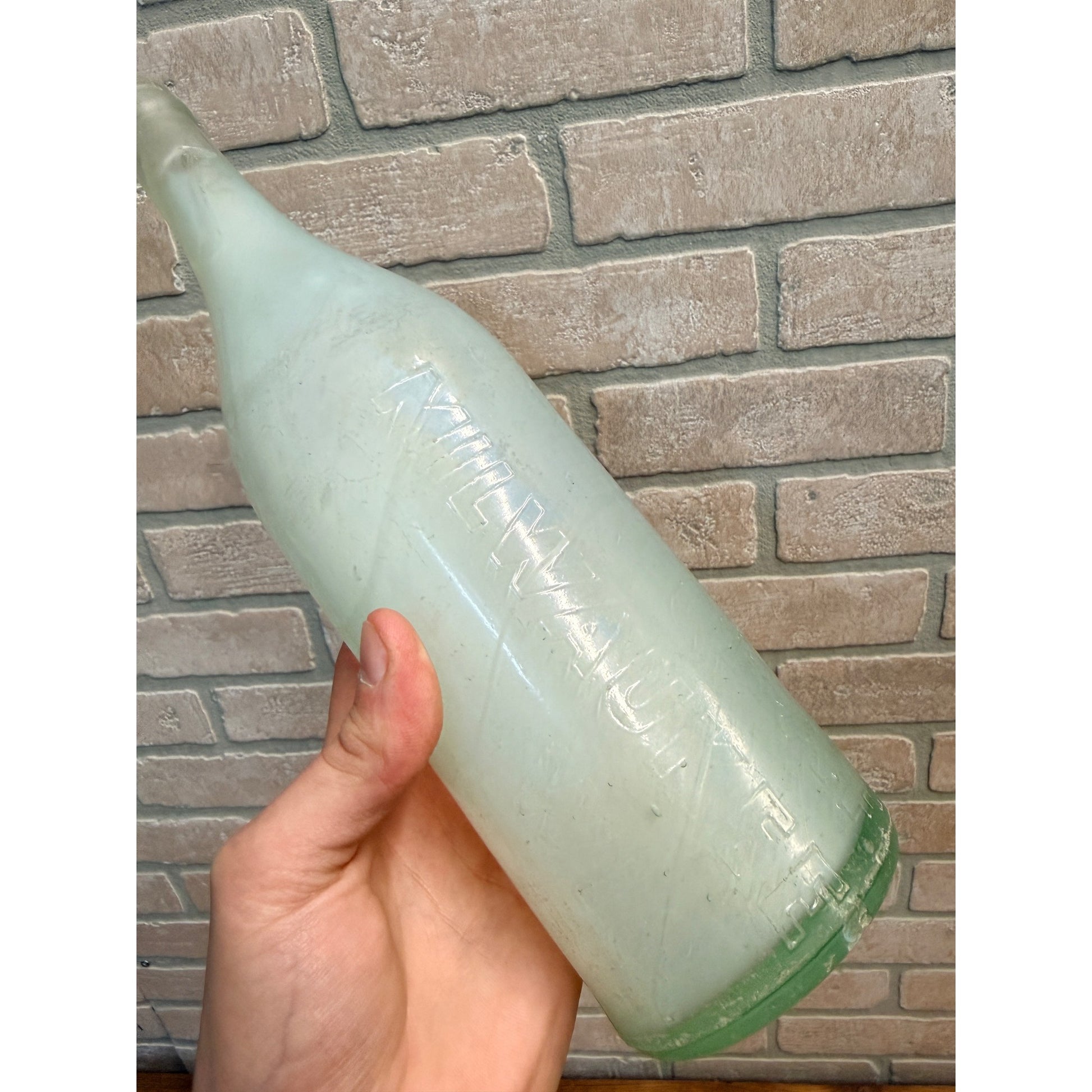 Early John Graf Quart Crown Top Milwaukee WIS Wi Aqua Soda Bottle