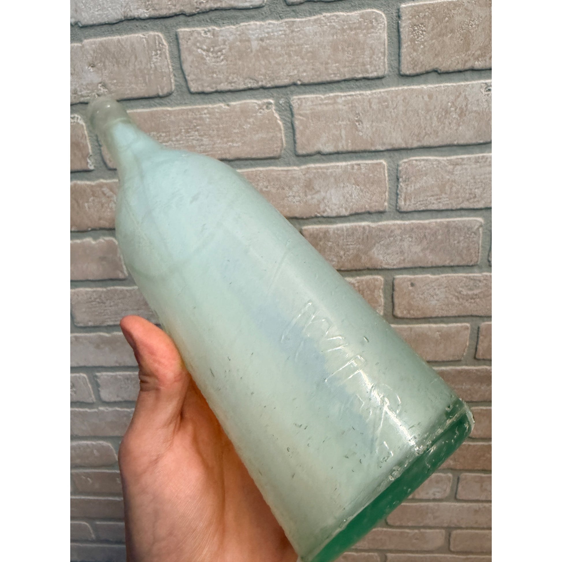 Early John Graf Quart Crown Top Milwaukee WIS Wi Aqua Soda Bottle