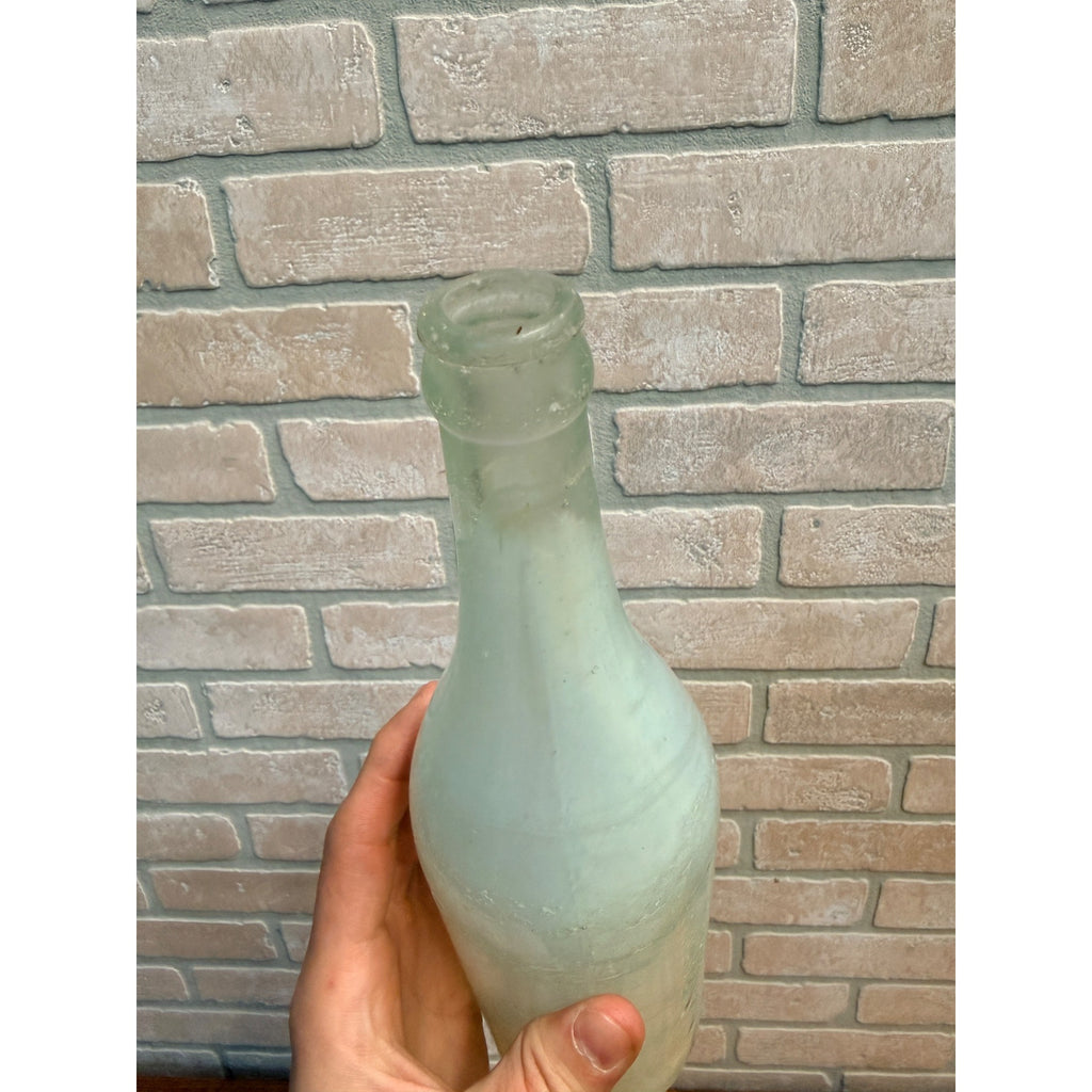 Early John Graf Quart Crown Top Milwaukee WIS Wi Aqua Soda Bottle